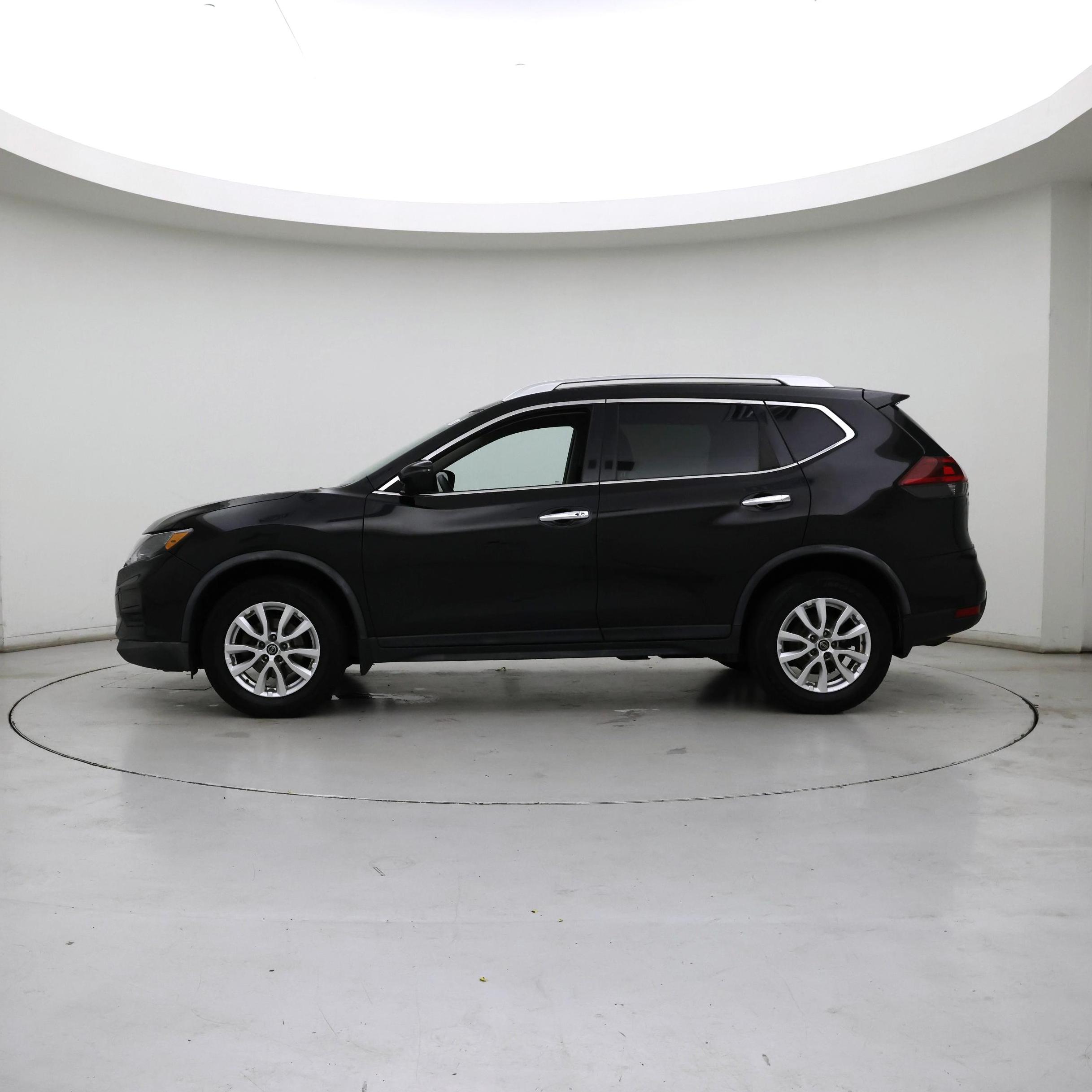 Thumbnail: 2018 Nissan Rogue - 3