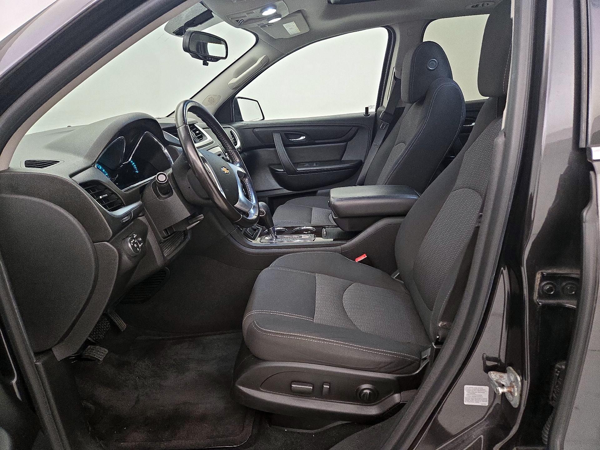 Thumbnail: 2017 Chevrolet Traverse - 11