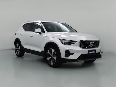 White 2023 Volvo XC40 B5 Plus Bright Theme