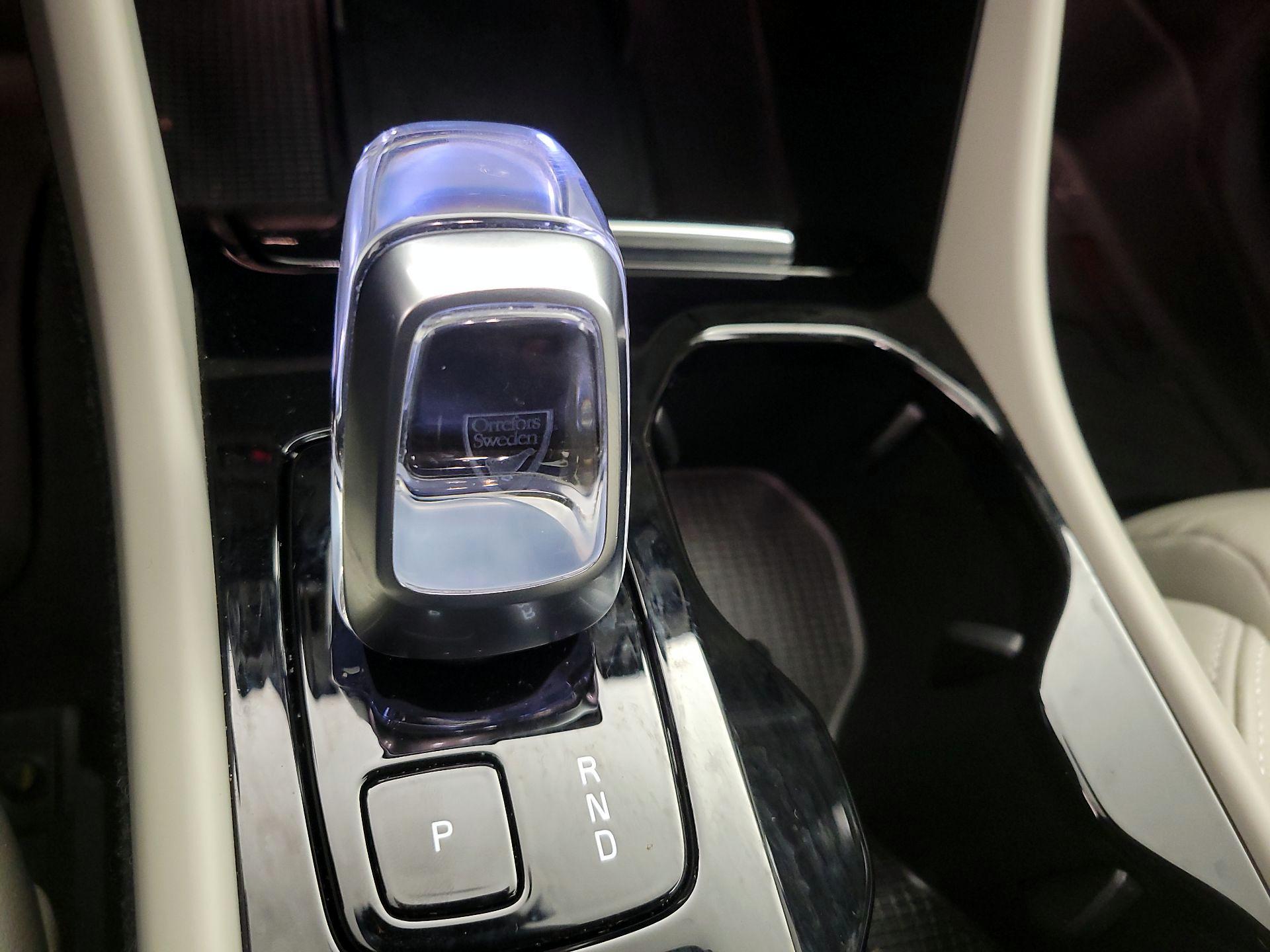 Thumbnail: 2023 Volvo XC40 - 16