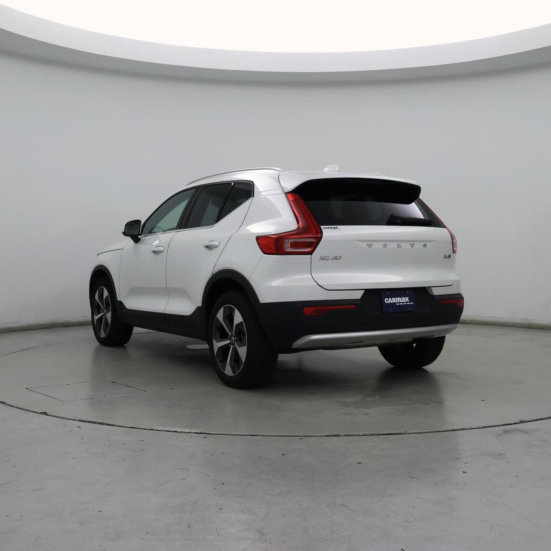 Thumbnail: 2023 Volvo XC40 - 2