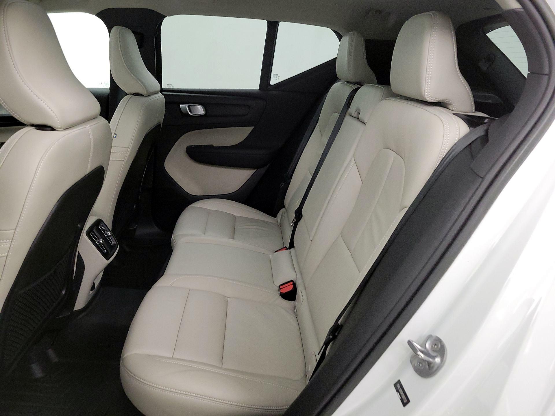 Thumbnail: 2023 Volvo XC40 - 19