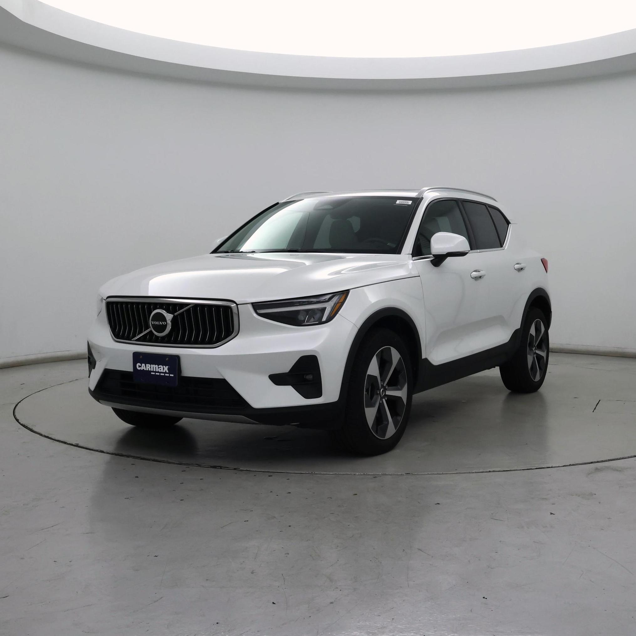 Thumbnail: 2023 Volvo XC40 - 4