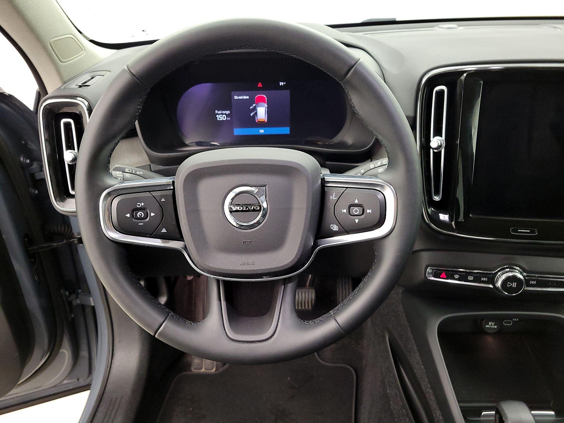 Thumbnail: 2023 Volvo XC40 - 10