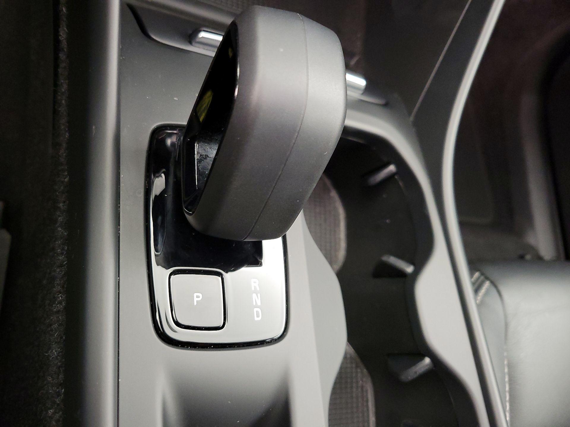 Thumbnail: 2023 Volvo XC40 - 16