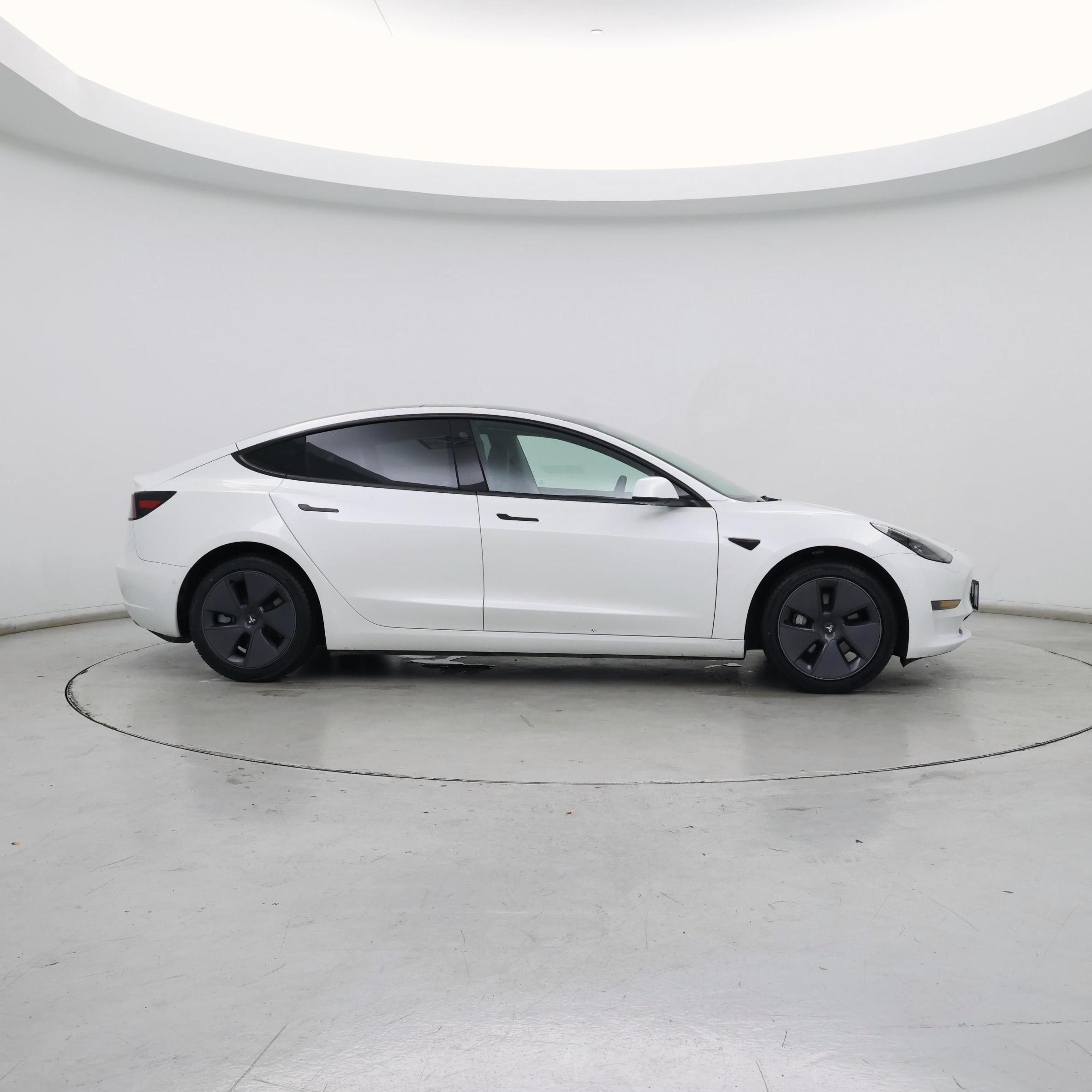 Thumbnail: 2022 Tesla Model 3 - 7