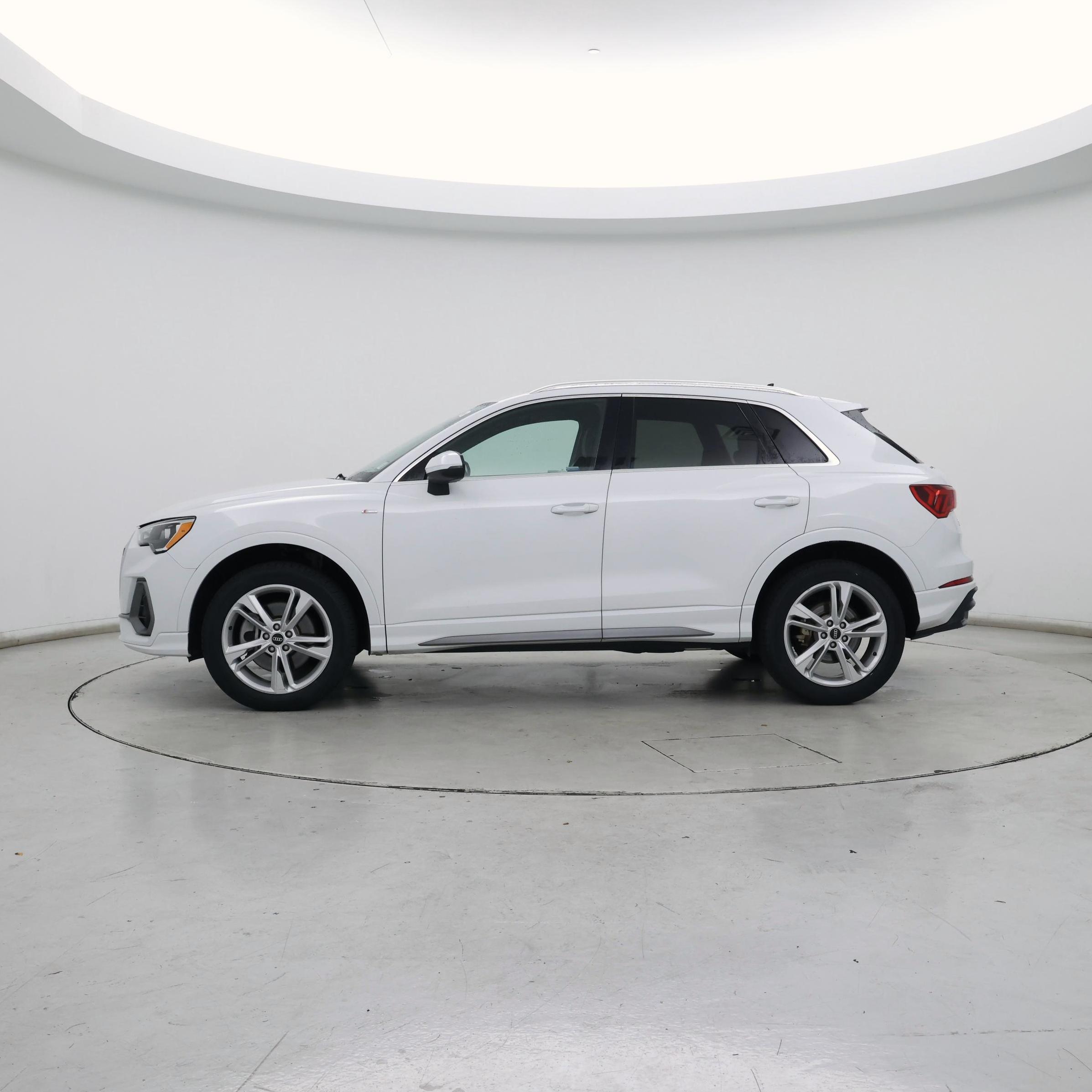 Thumbnail: 2021 Audi Q3 - 3