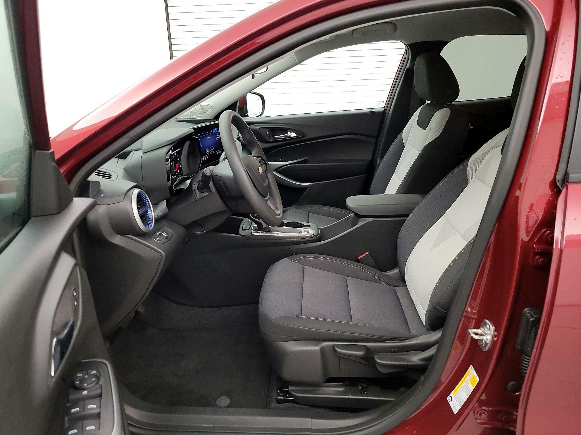 Thumbnail: 2024 Chevrolet Trax - 11