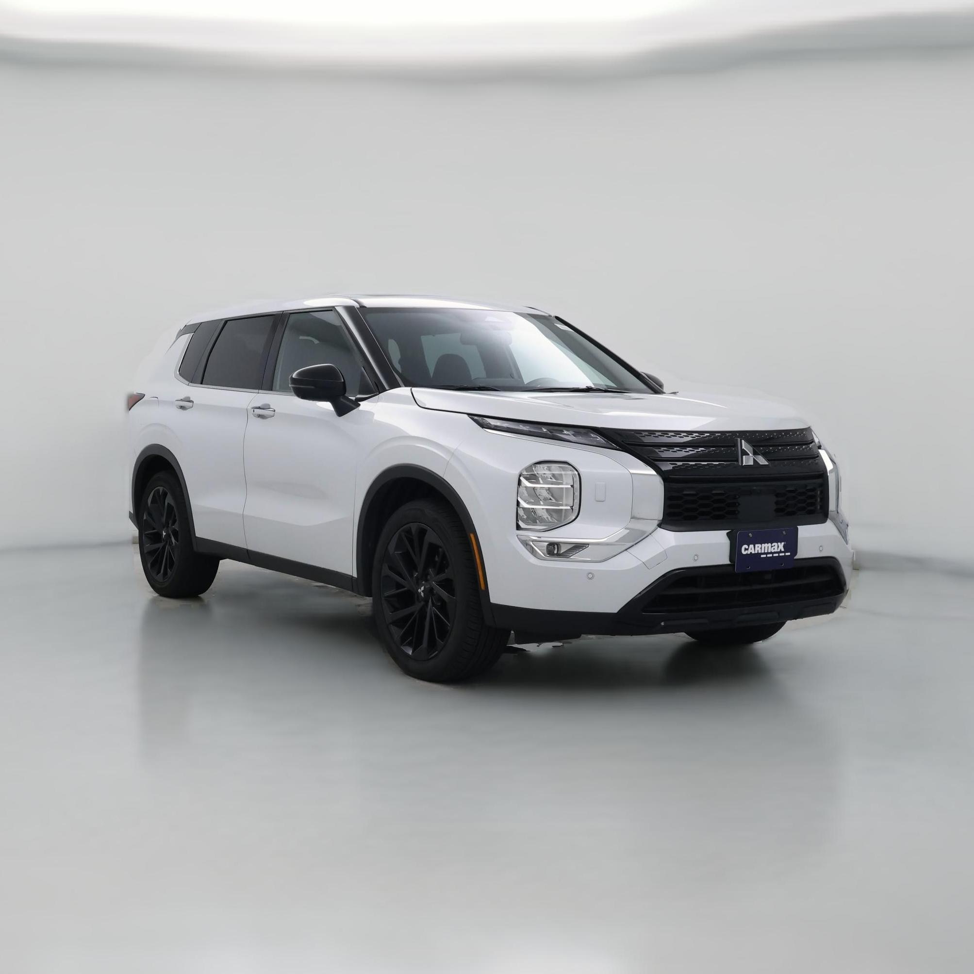Thumbnail: 2023 Mitsubishi Outlander - 1