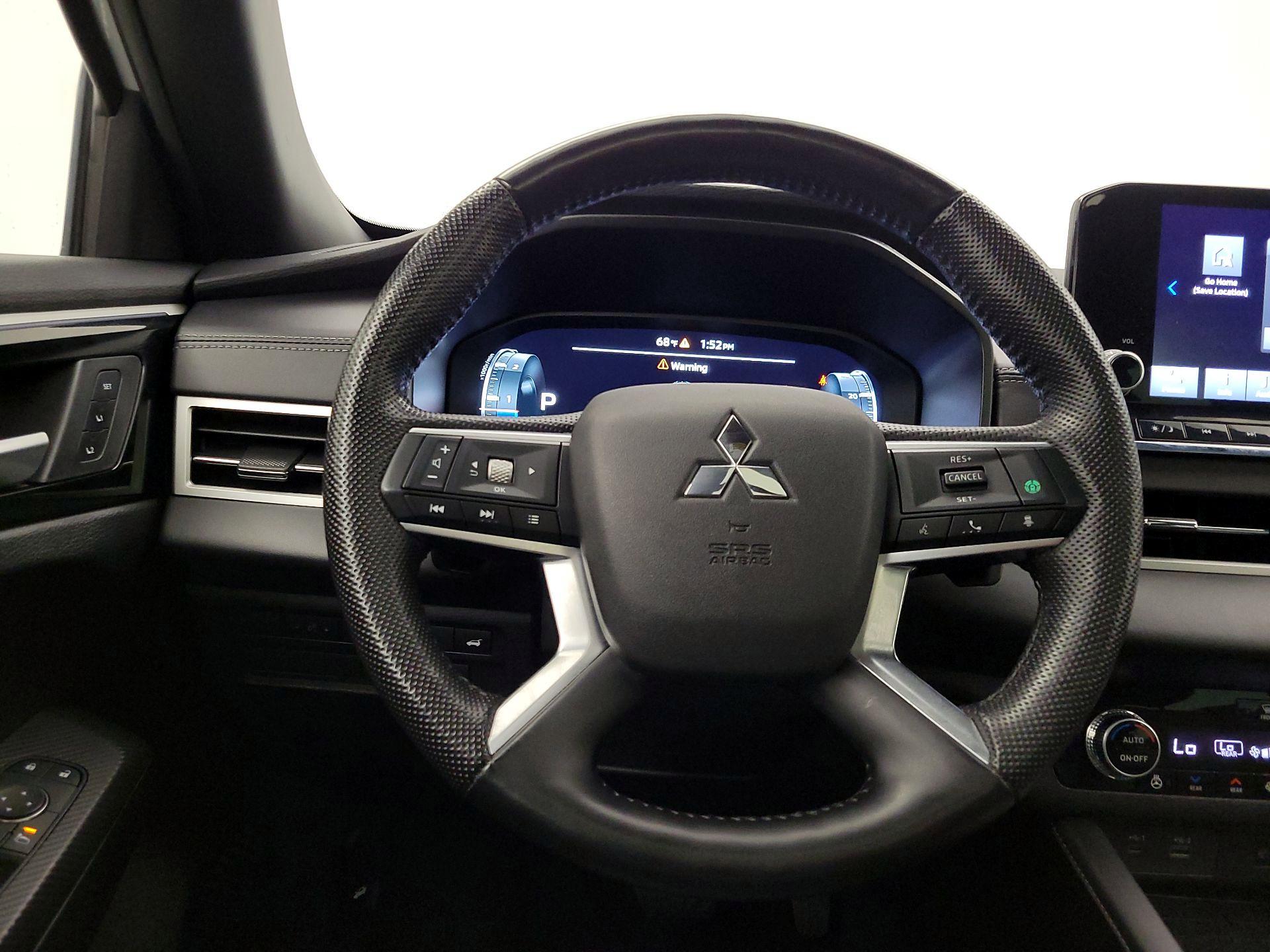 Thumbnail: 2023 Mitsubishi Outlander - 10