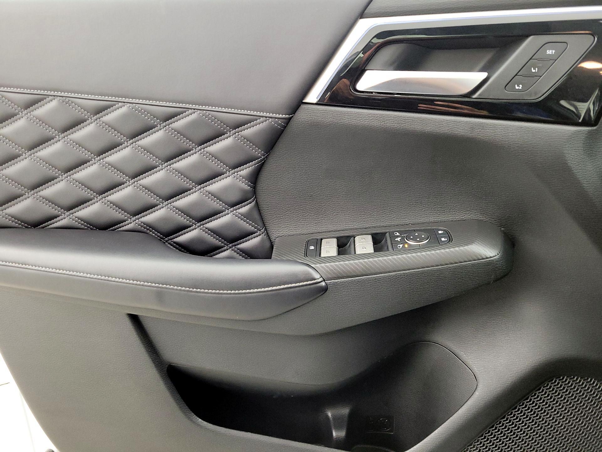 Thumbnail: 2023 Mitsubishi Outlander - 12