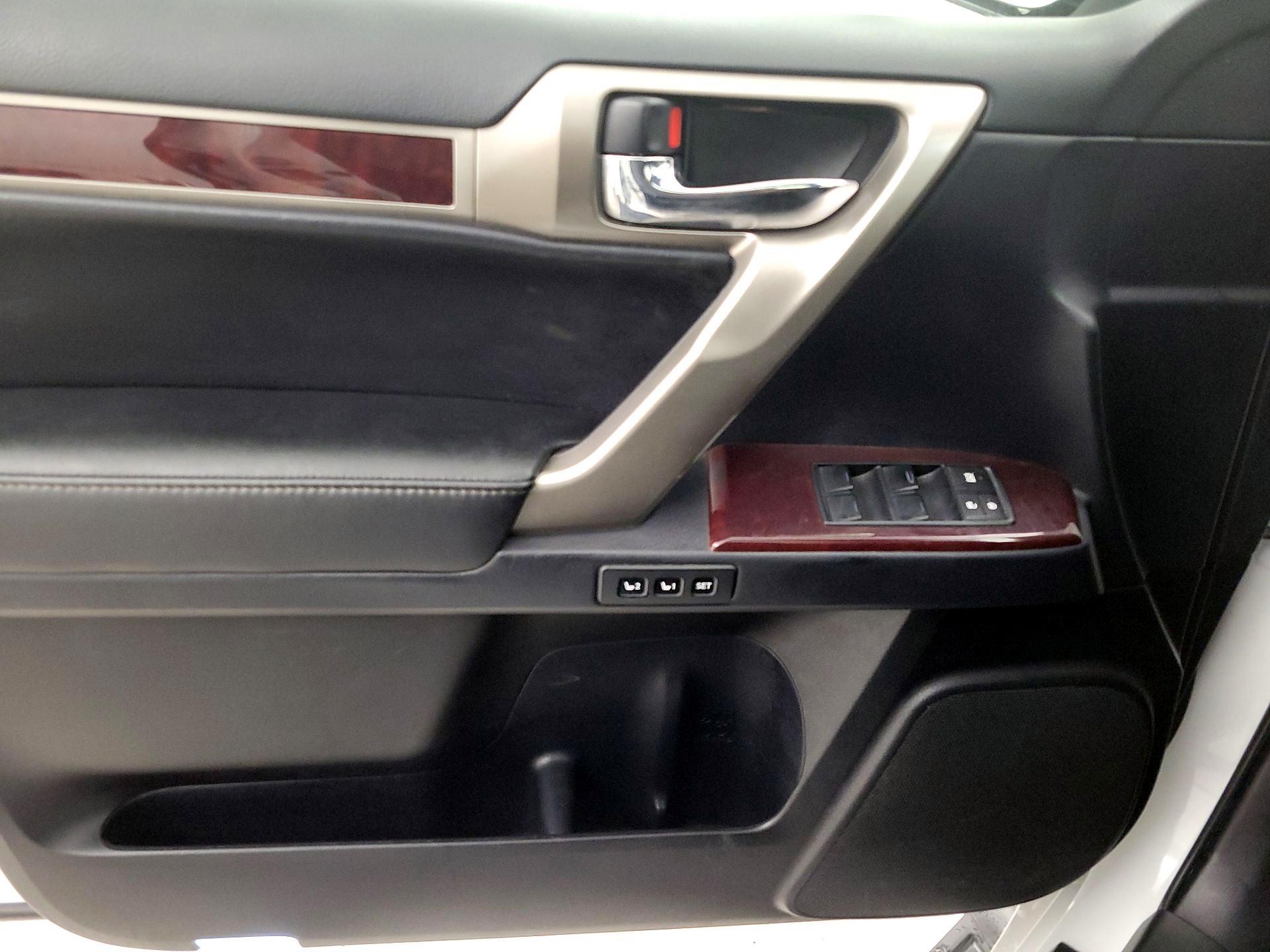 Thumbnail: 2016 Lexus GX - 12