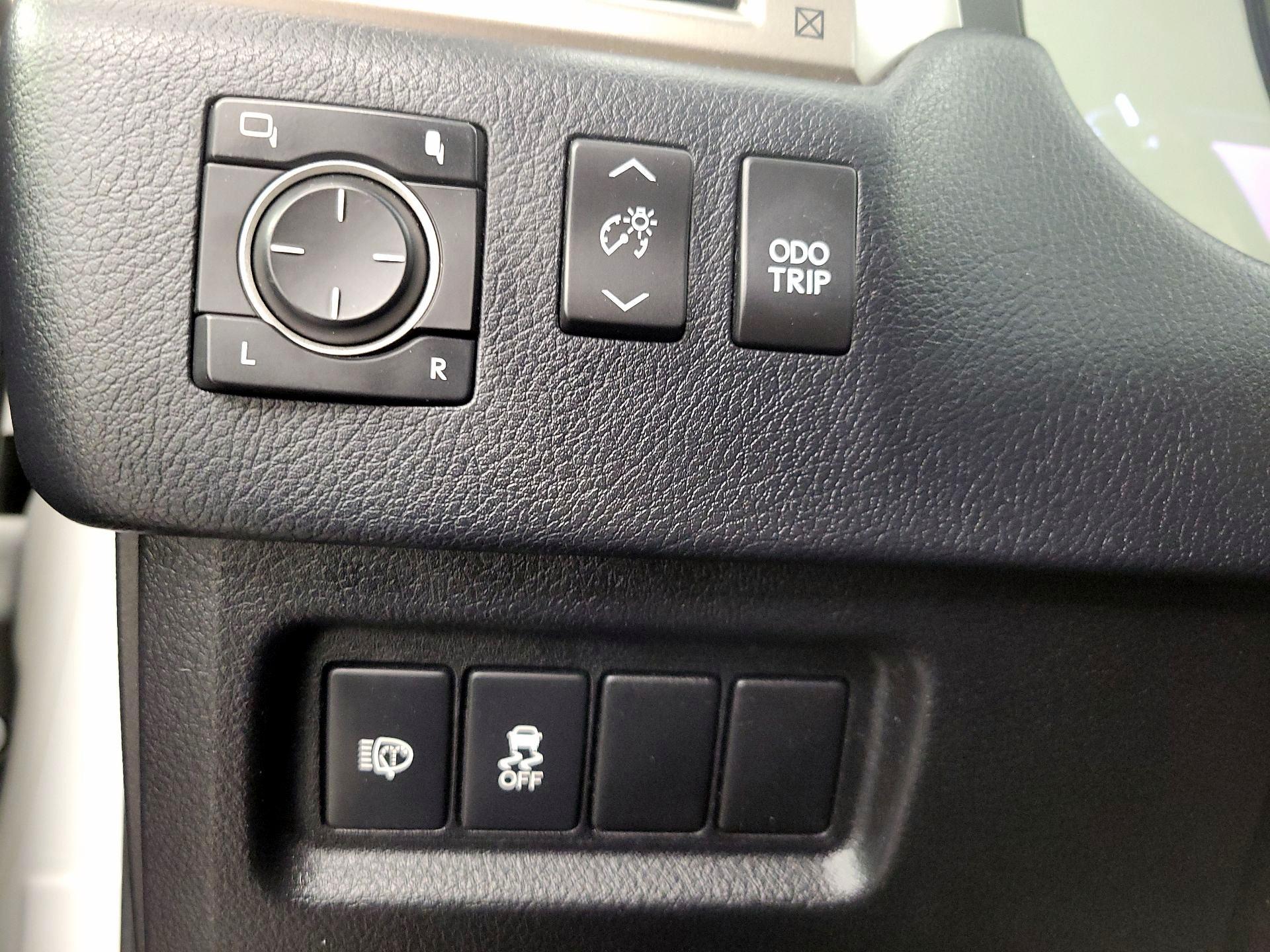 Thumbnail: 2016 Lexus GX - 13