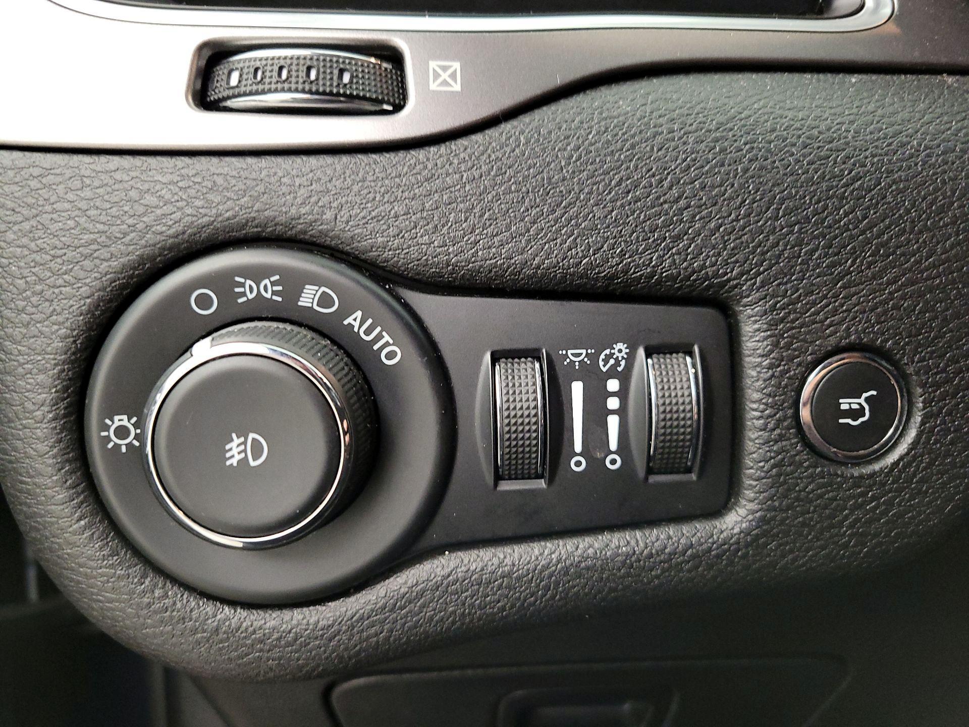 Thumbnail: 2021 Jeep Cherokee - 13