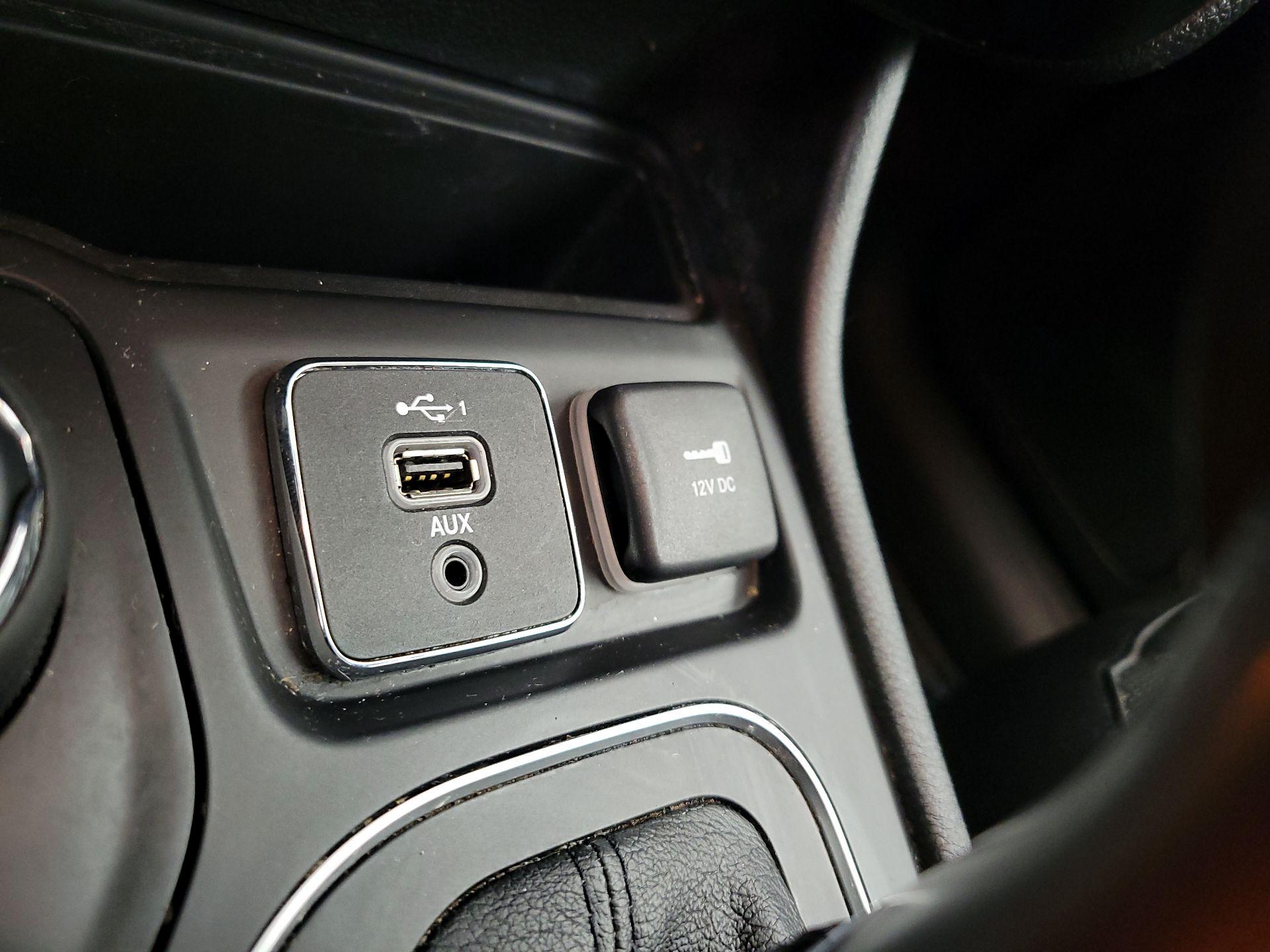 Thumbnail: 2021 Jeep Cherokee - 18