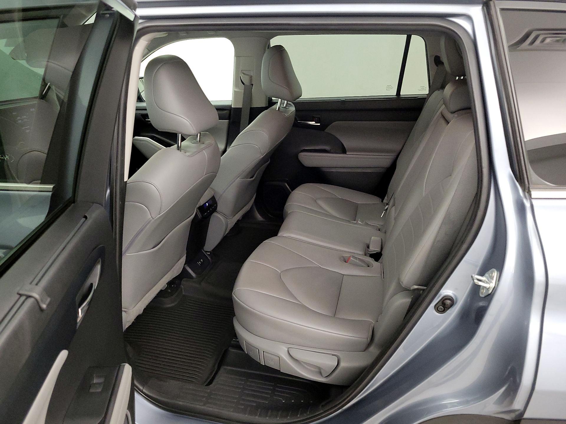Thumbnail: 2021 Toyota Highlander - 20