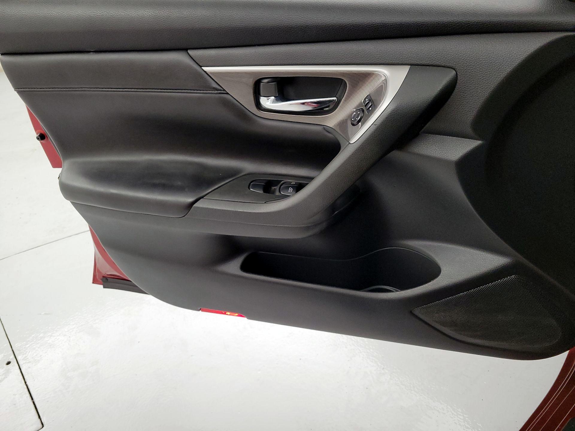 Thumbnail: 2014 Nissan Altima - 12