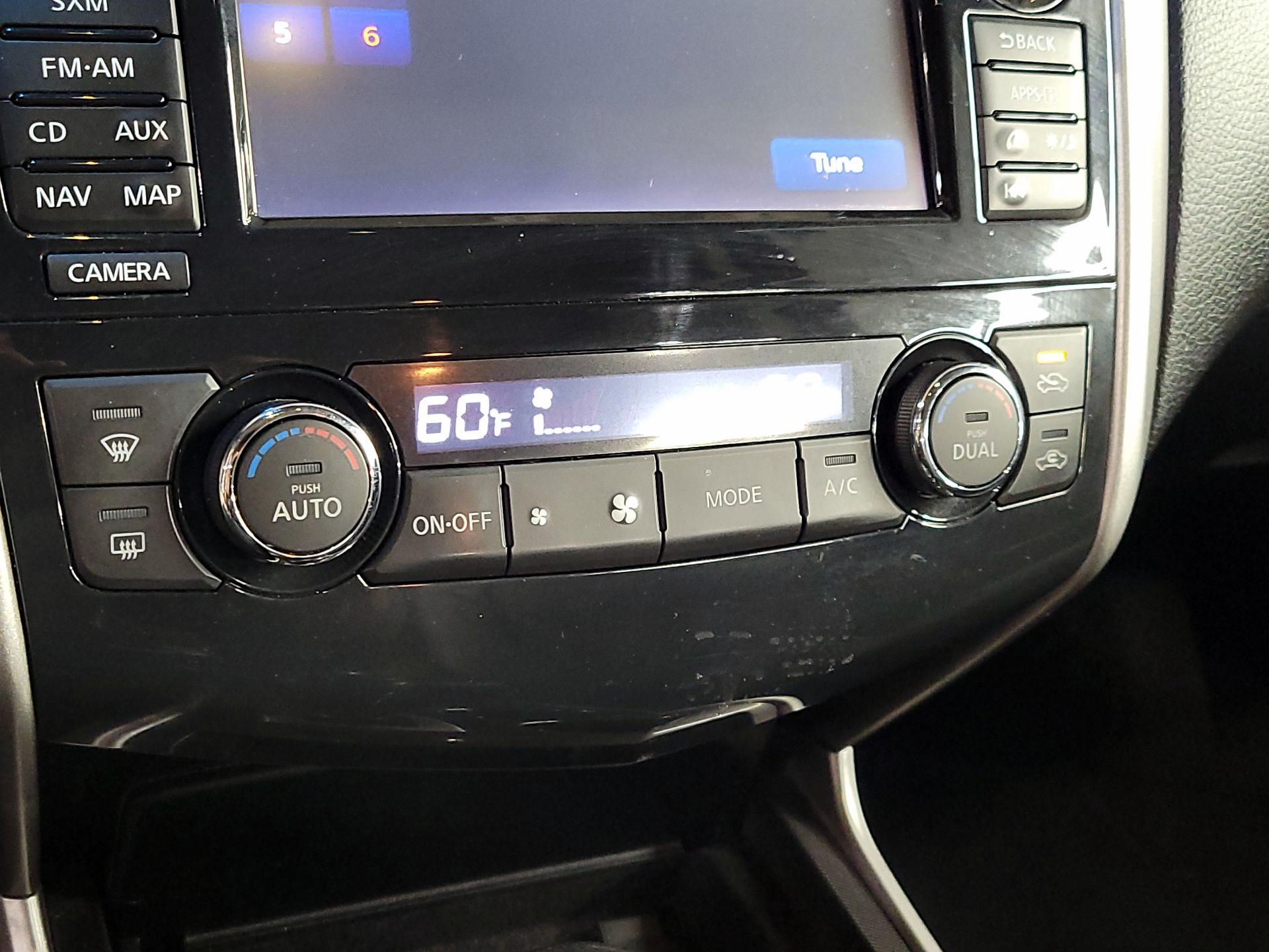 Thumbnail: 2014 Nissan Altima - 16