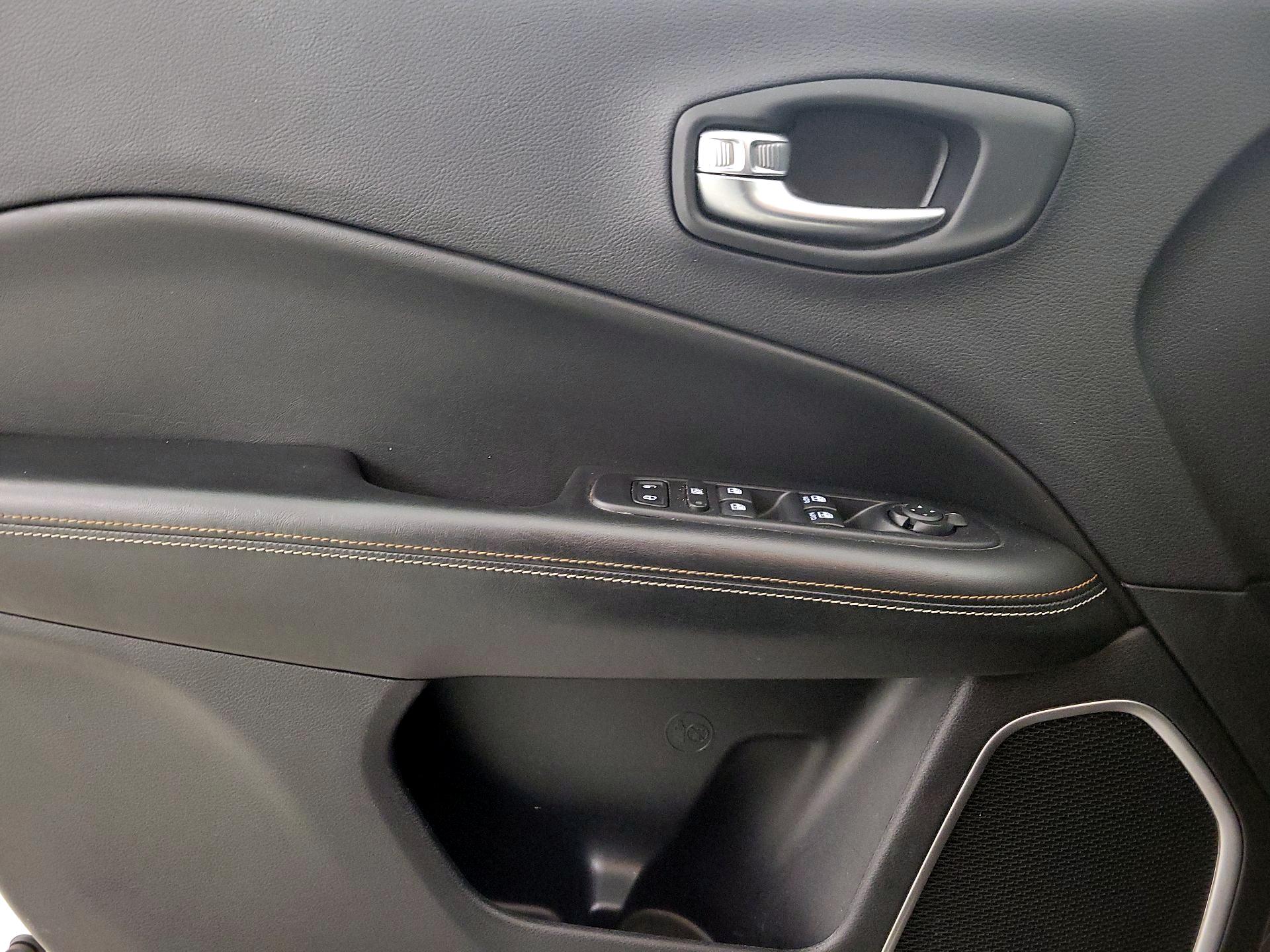 Thumbnail: 2020 Jeep Compass - 12