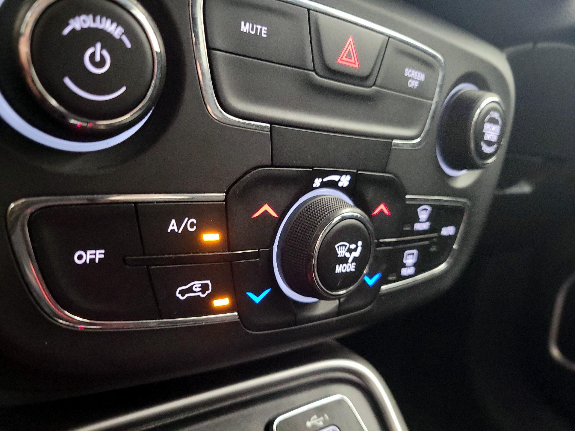 Thumbnail: 2020 Jeep Compass - 16