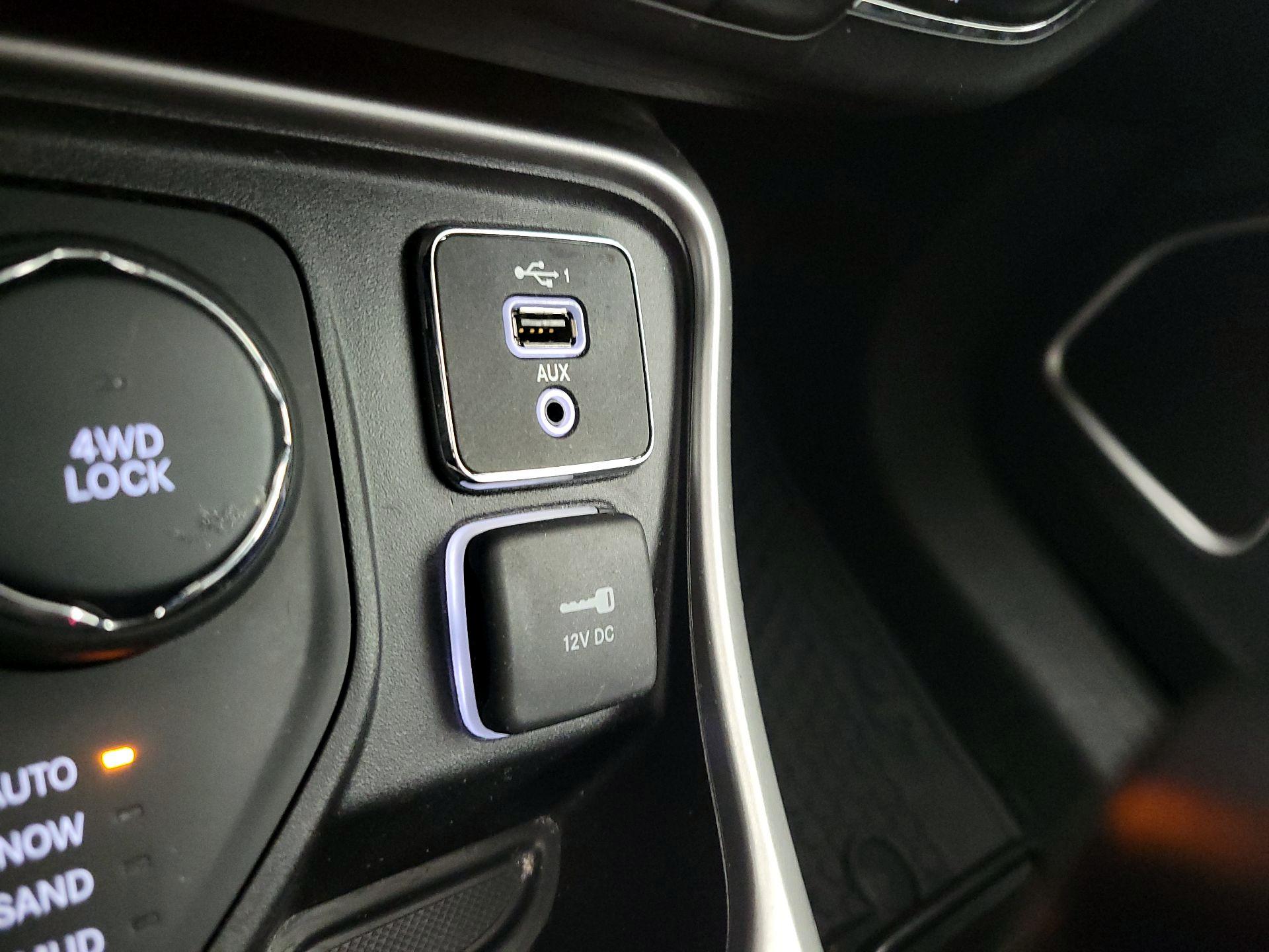 Thumbnail: 2020 Jeep Compass - 18