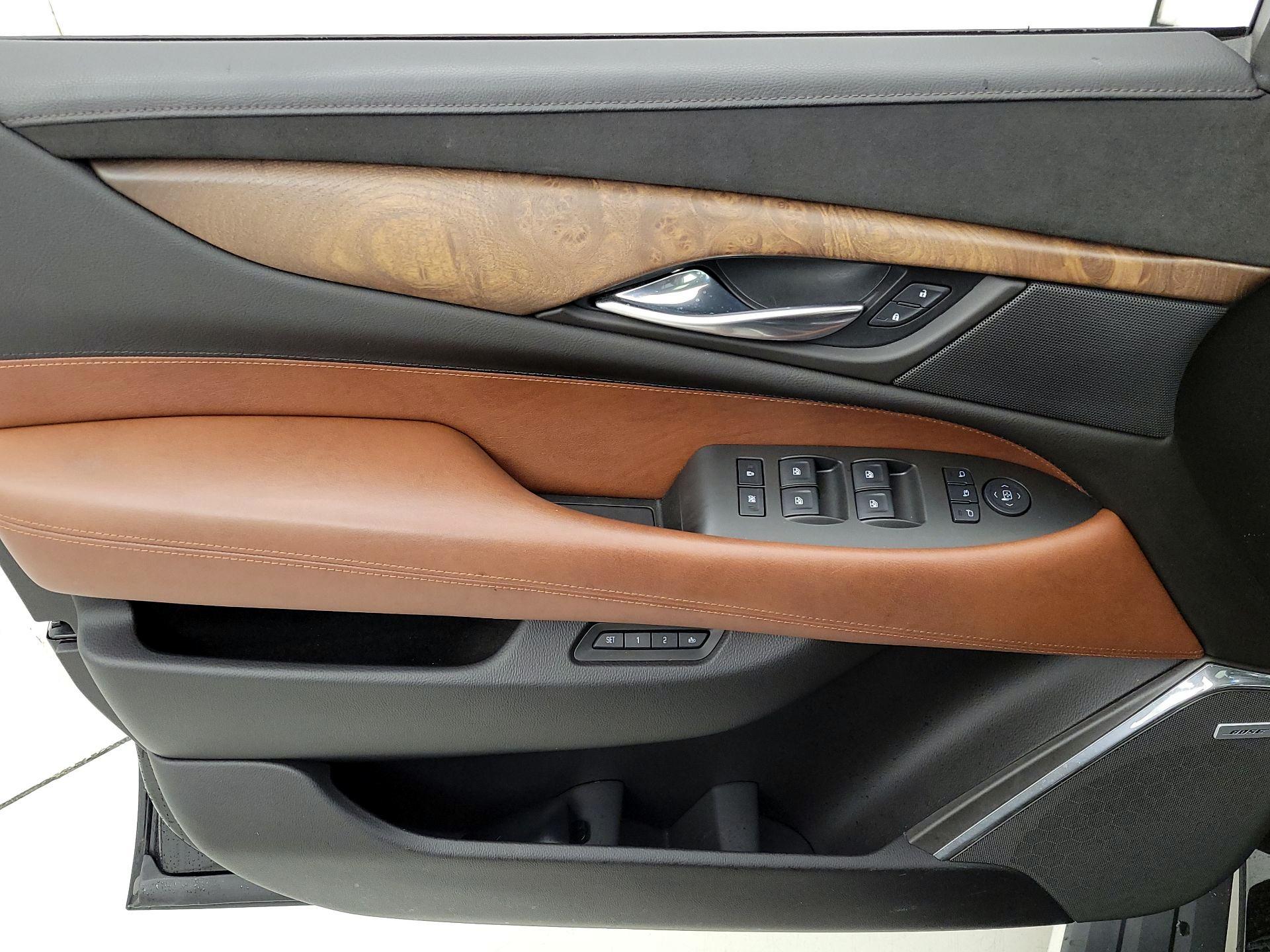 Thumbnail: 2015 Cadillac Escalade - 12