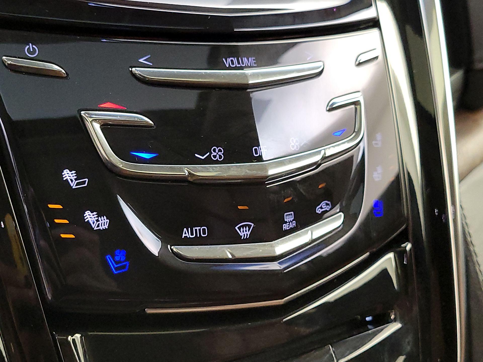 Thumbnail: 2015 Cadillac Escalade - 17