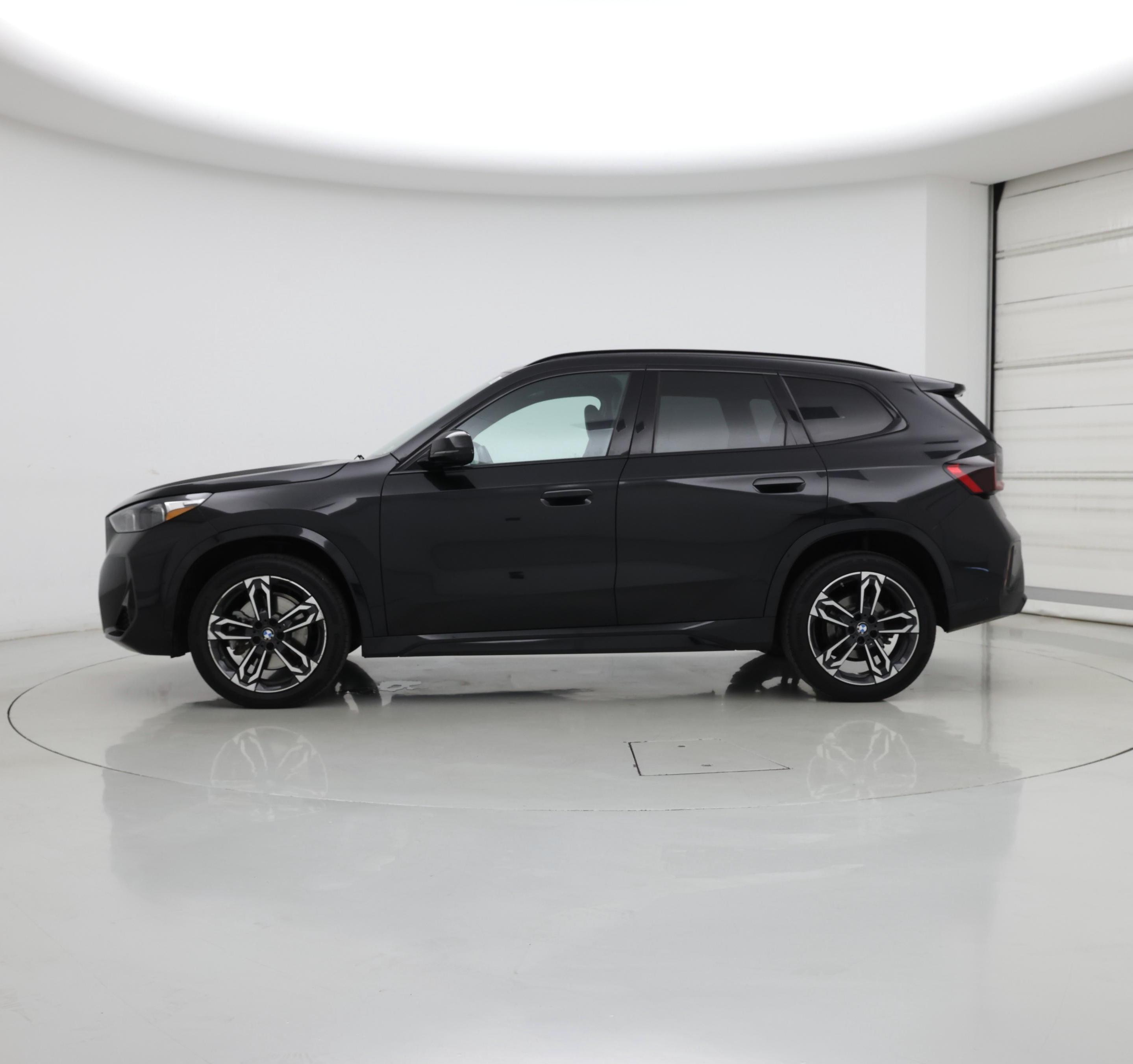 Thumbnail: 2023 BMW X1 - 3