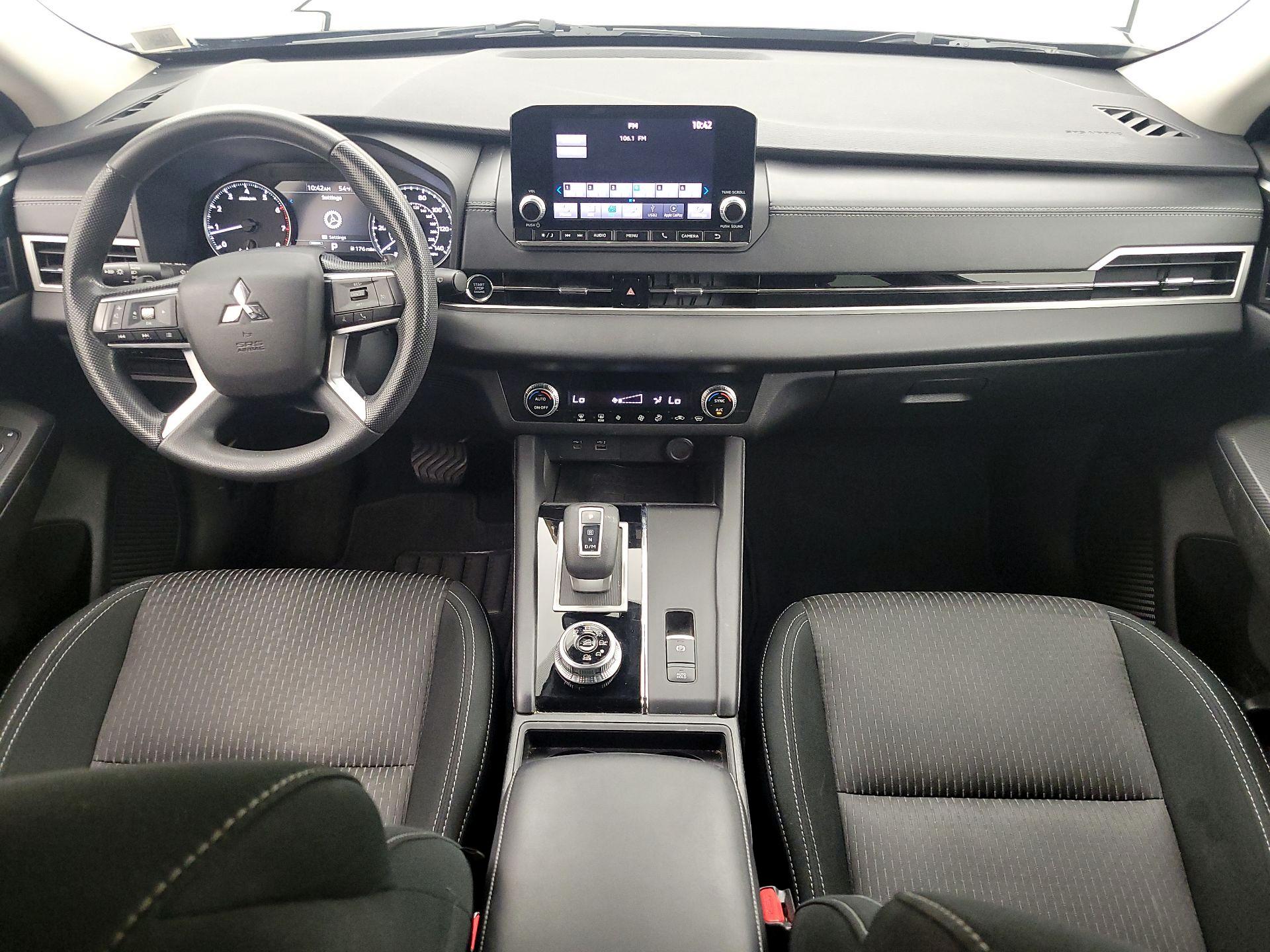 Thumbnail: 2022 Mitsubishi Outlander - 9
