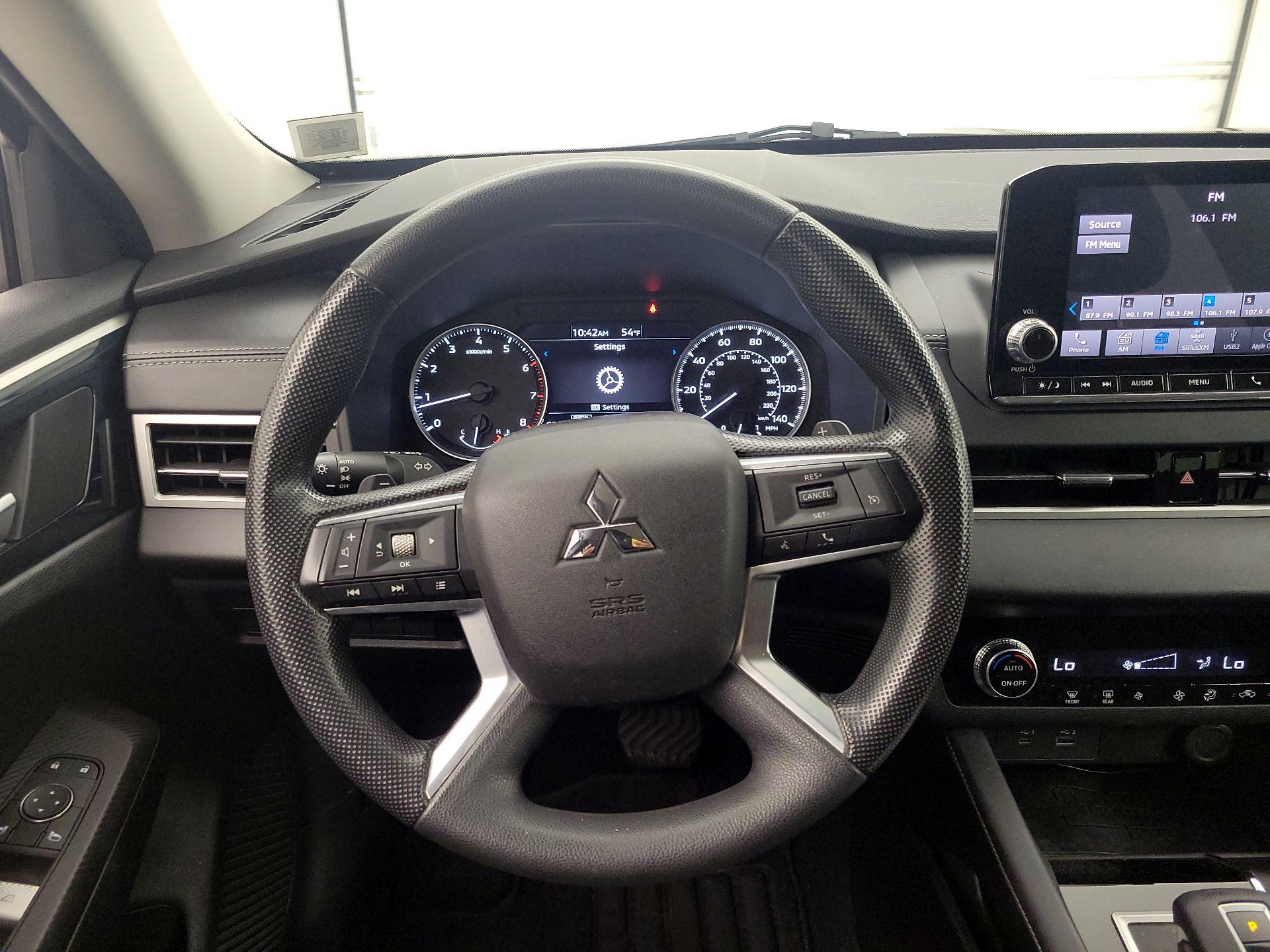 Thumbnail: 2022 Mitsubishi Outlander - 10