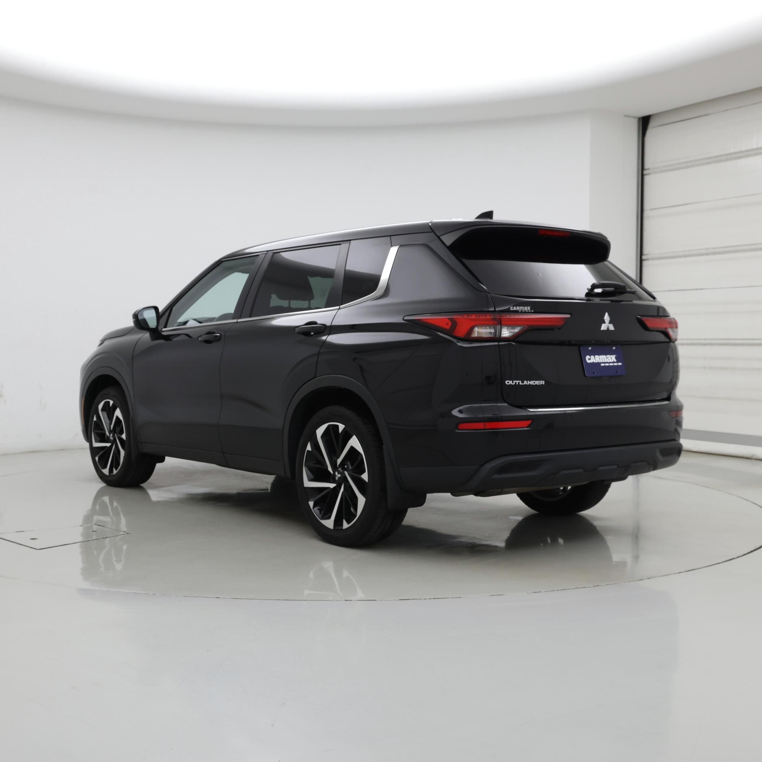 Thumbnail: 2022 Mitsubishi Outlander - 2