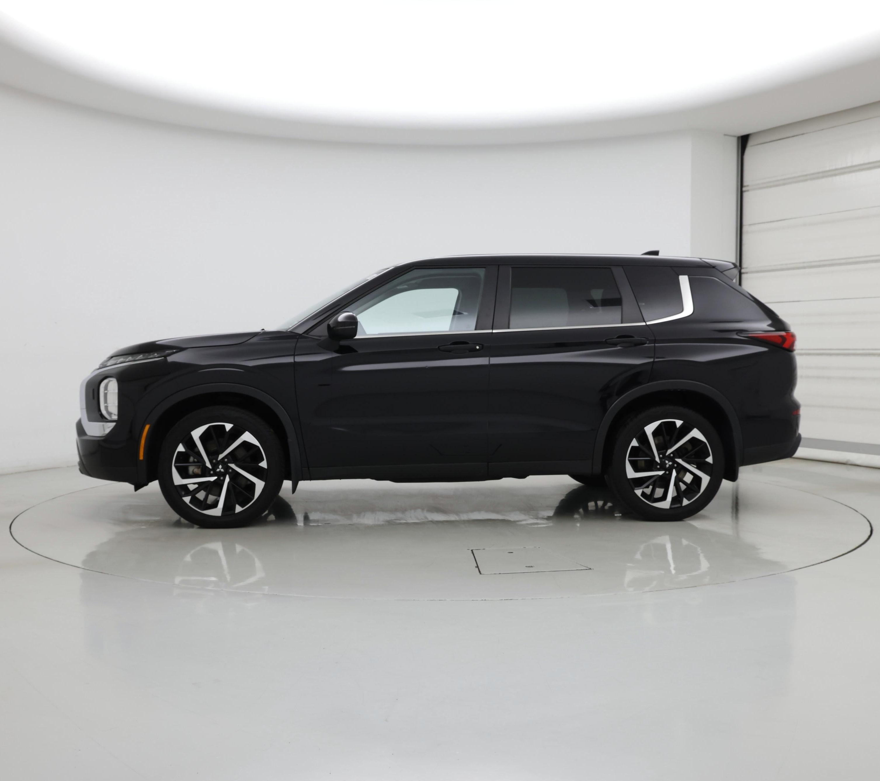 Thumbnail: 2022 Mitsubishi Outlander - 3