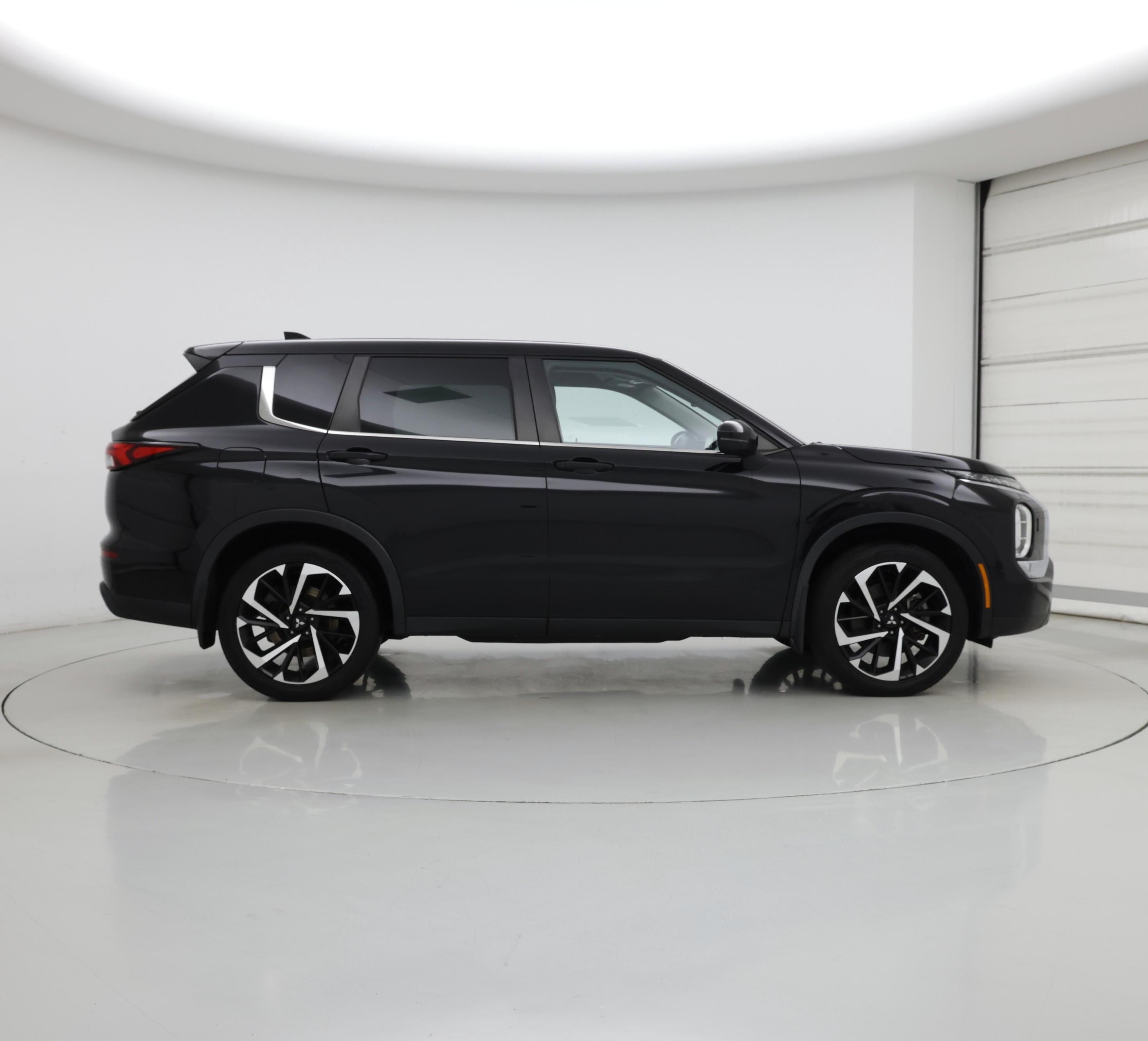 Thumbnail: 2022 Mitsubishi Outlander - 7