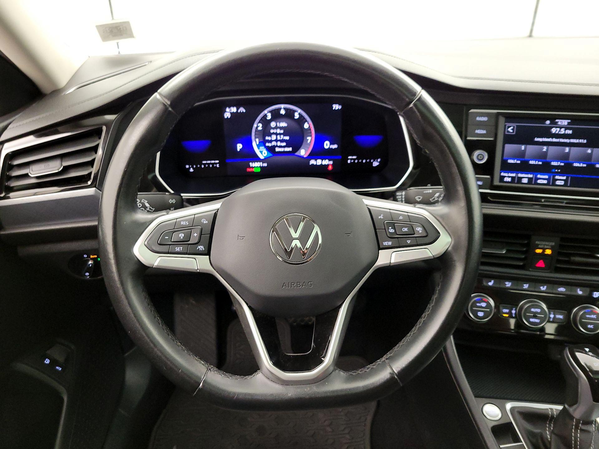 Thumbnail: 2023 Volkswagen Jetta - 10