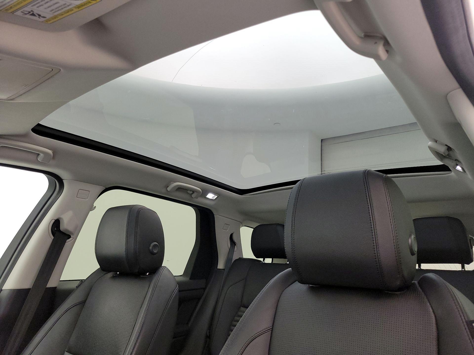 Thumbnail: 2020 Land Rover Discovery Sport - 20