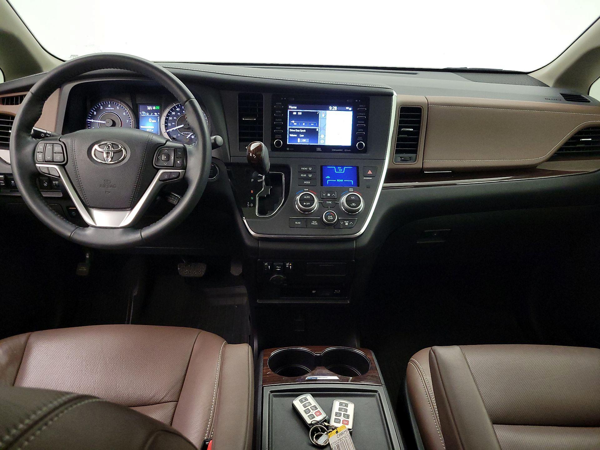 Thumbnail: 2019 Toyota Sienna - 9