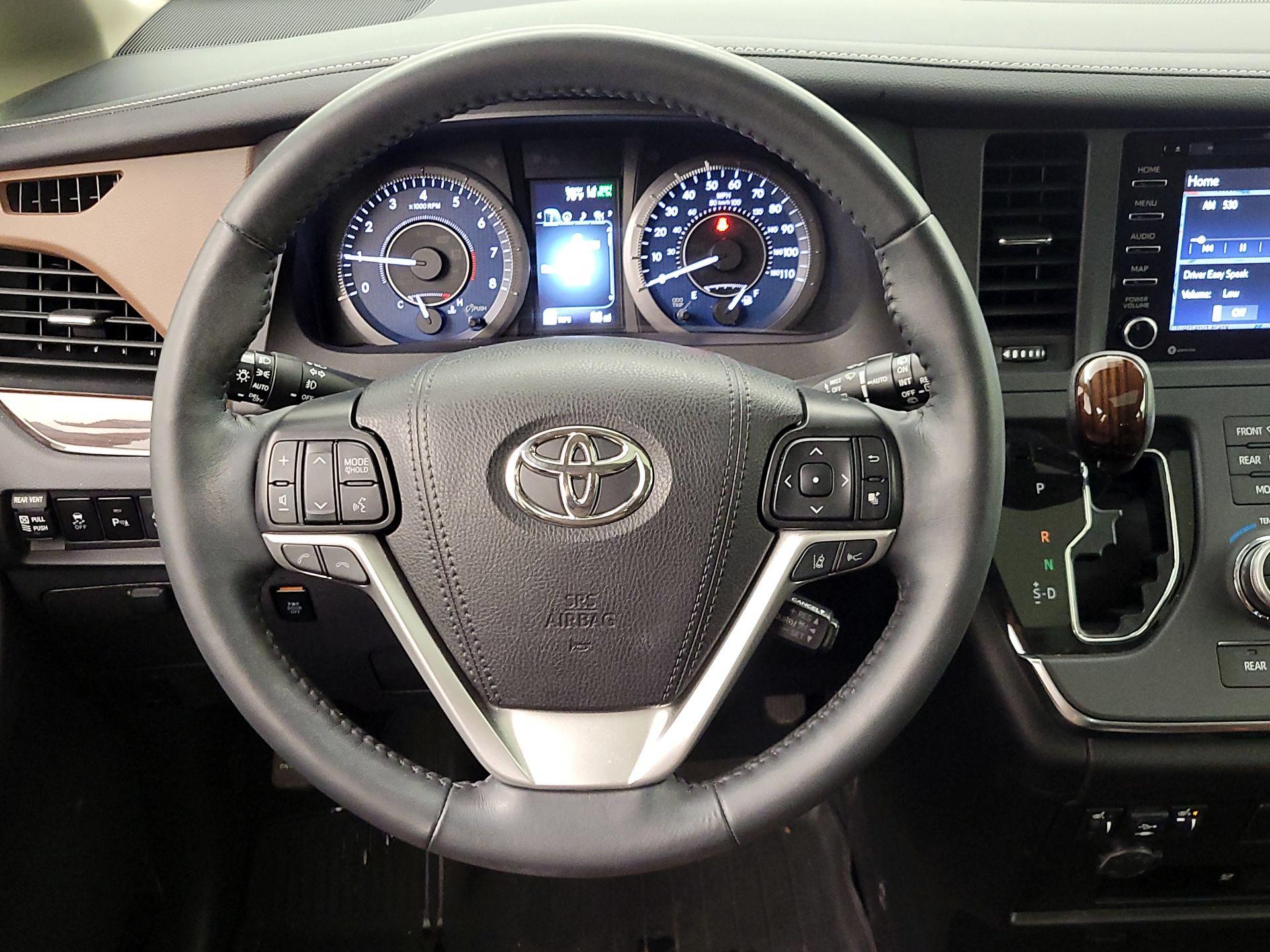 Thumbnail: 2019 Toyota Sienna - 10