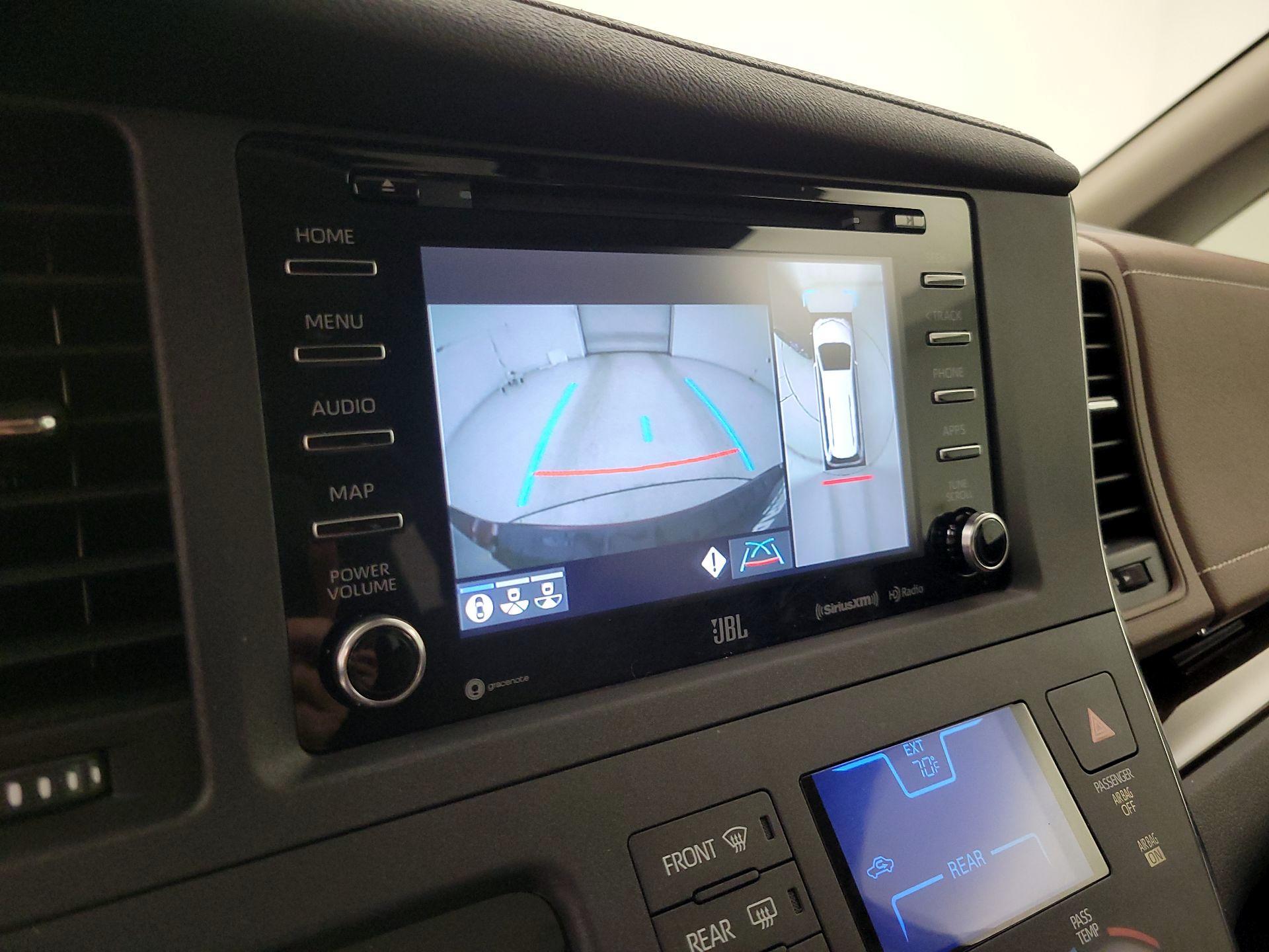 Thumbnail: 2019 Toyota Sienna - 14