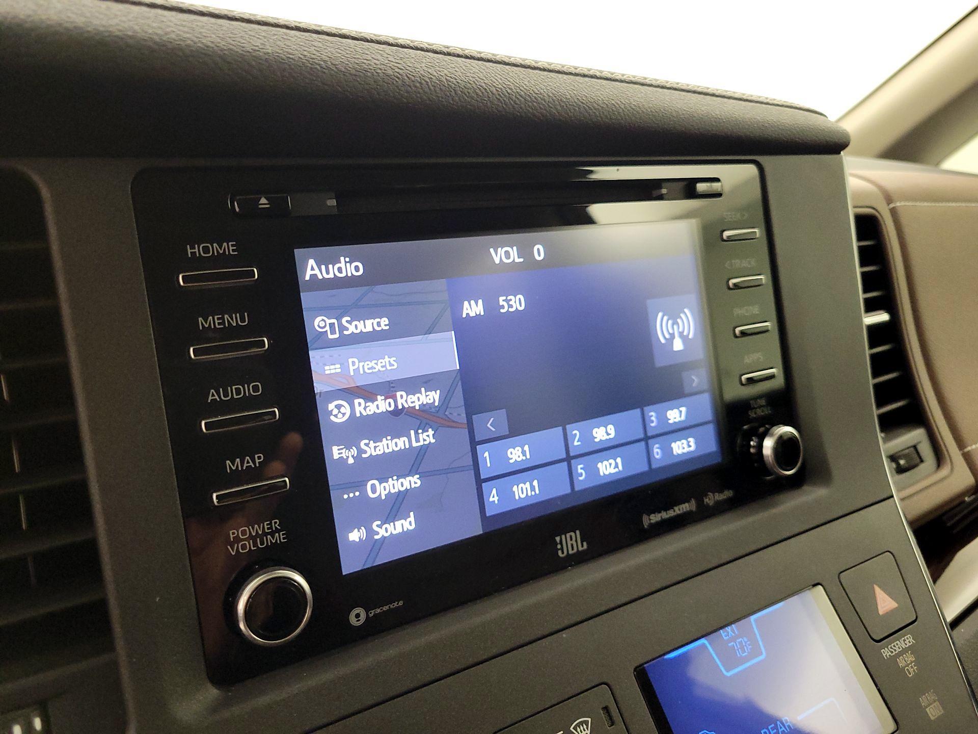 Thumbnail: 2019 Toyota Sienna - 15
