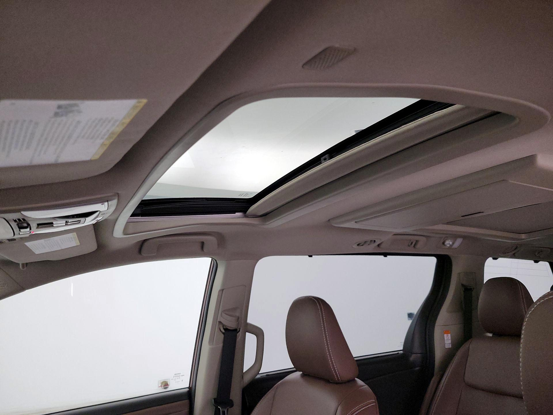 Thumbnail: 2019 Toyota Sienna - 19