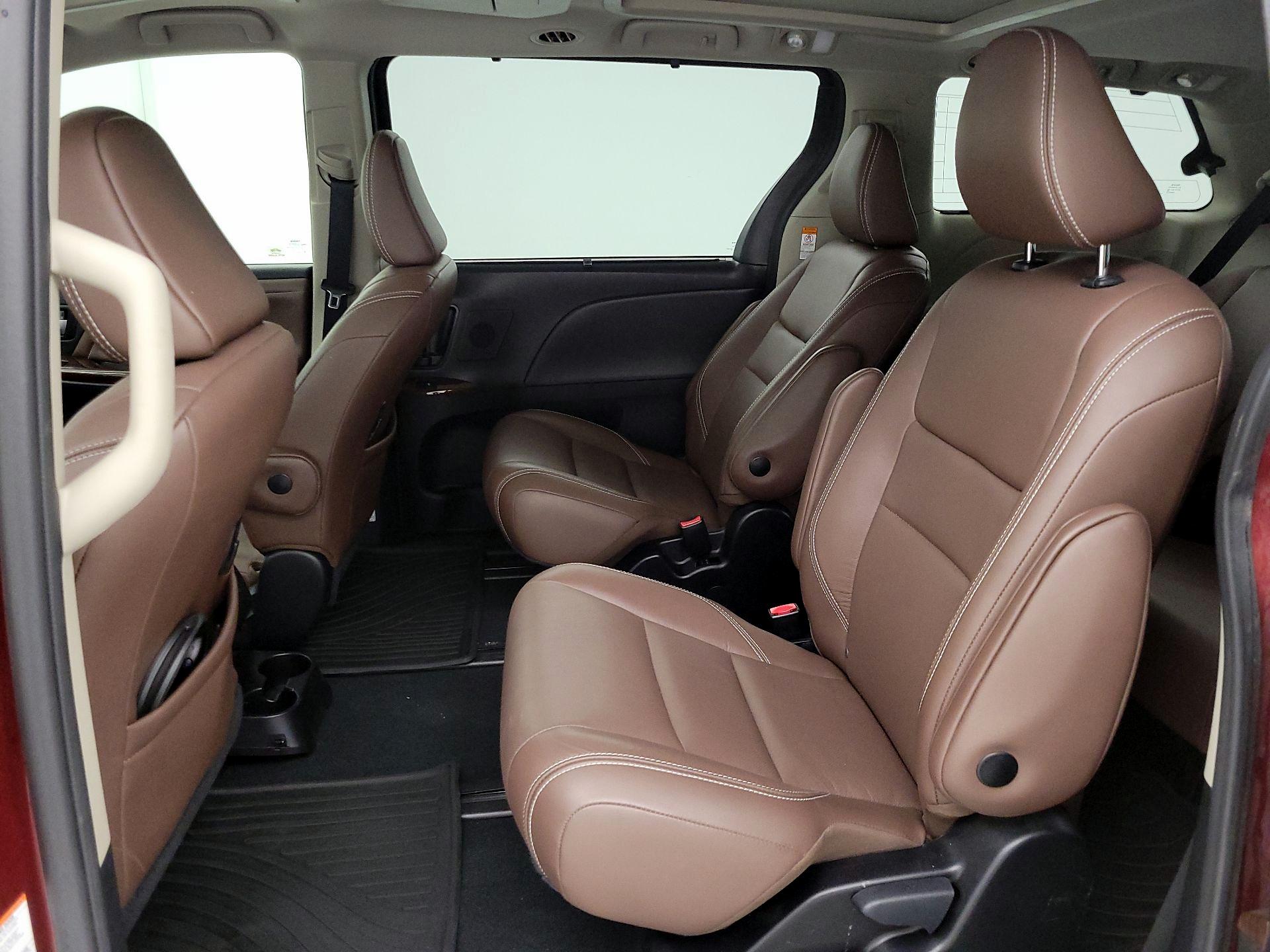 Thumbnail: 2019 Toyota Sienna - 20