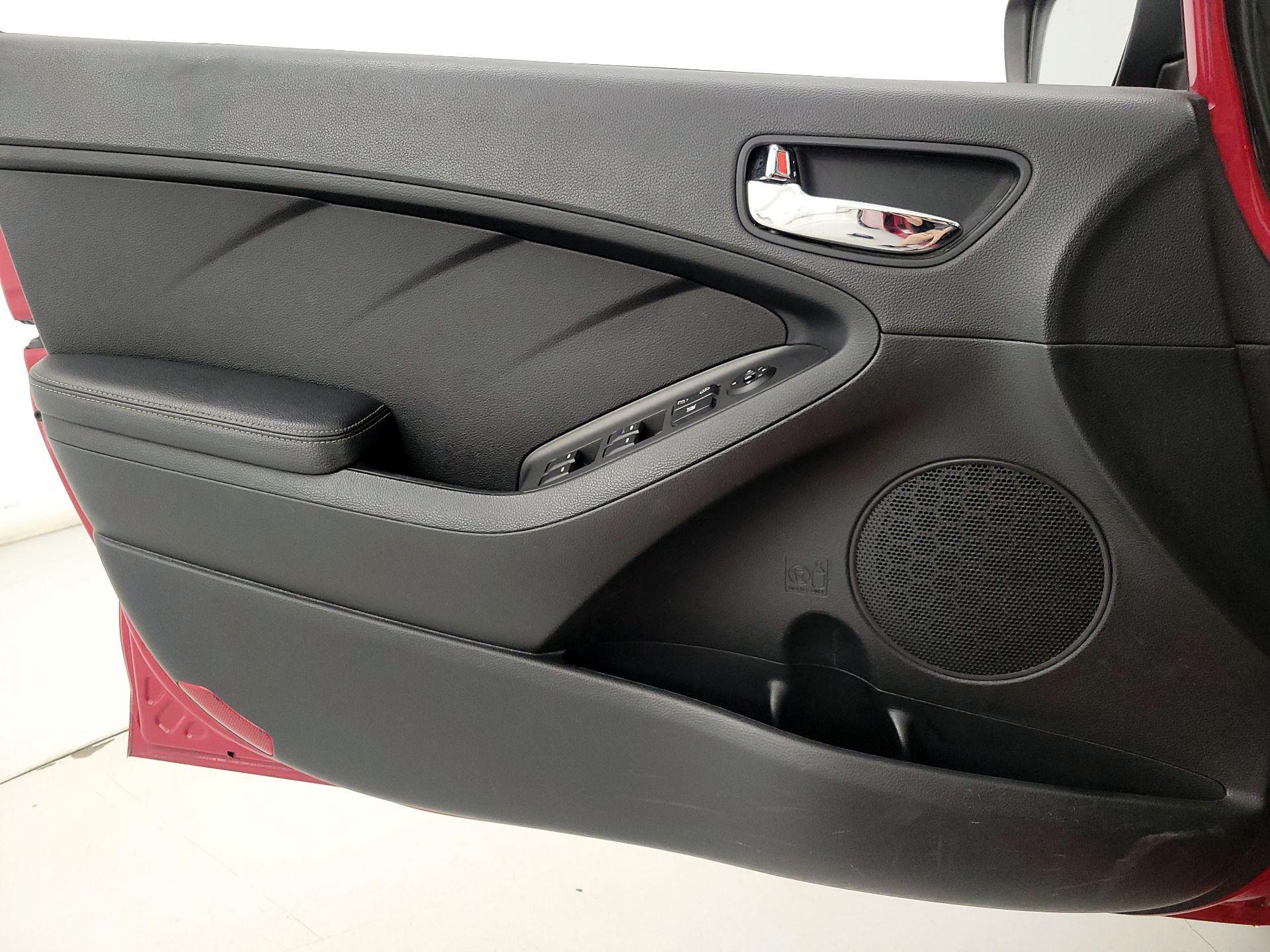 Thumbnail: 2015 Kia Forte - 12