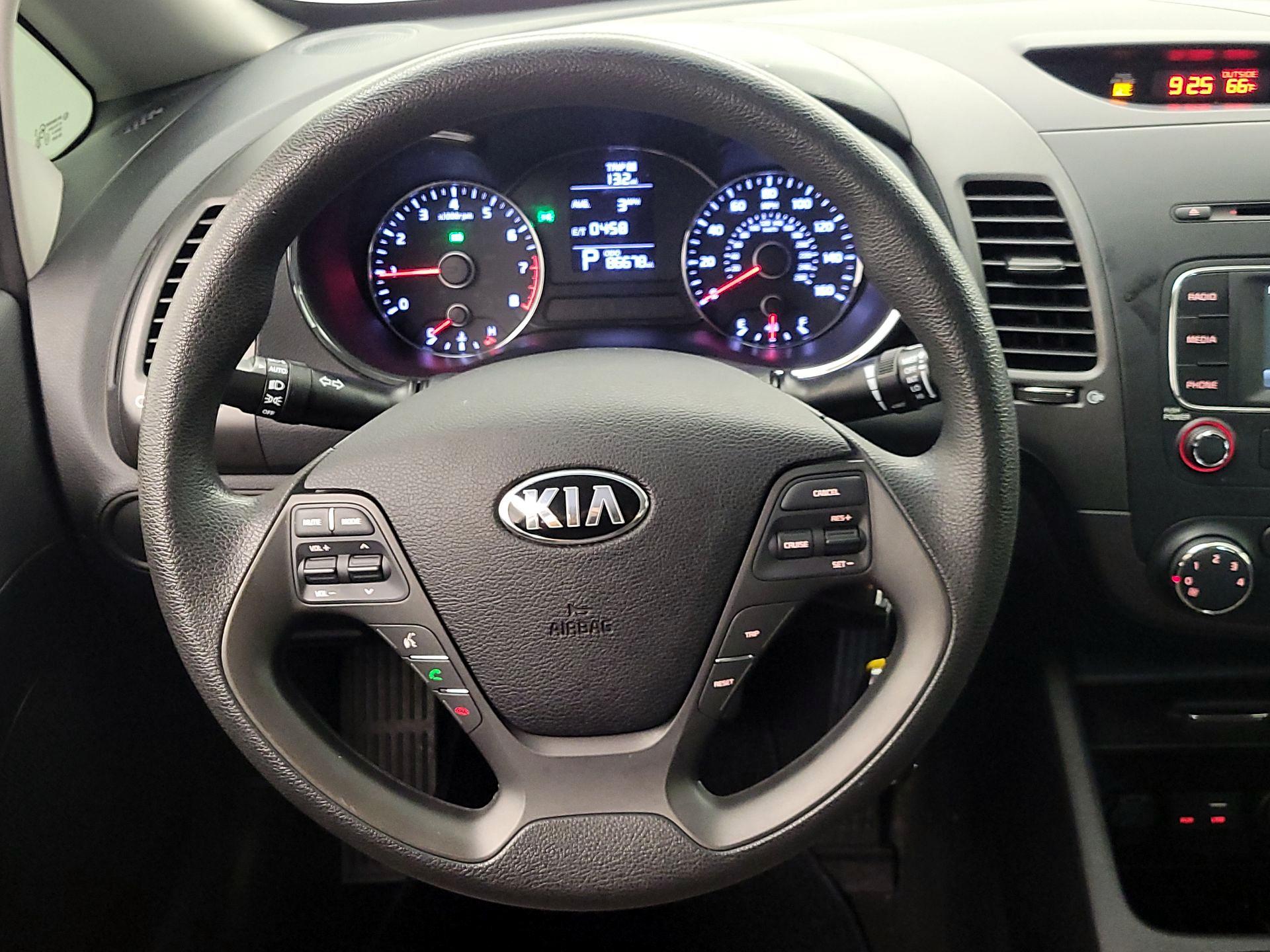 Thumbnail: 2016 Kia Forte - 10