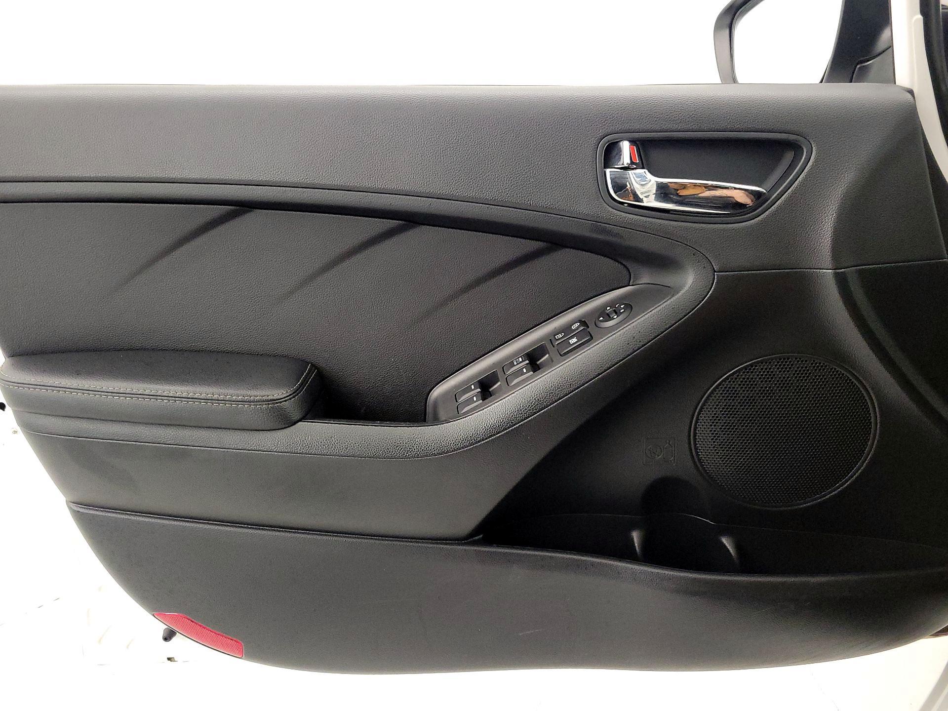 Thumbnail: 2016 Kia Forte - 12