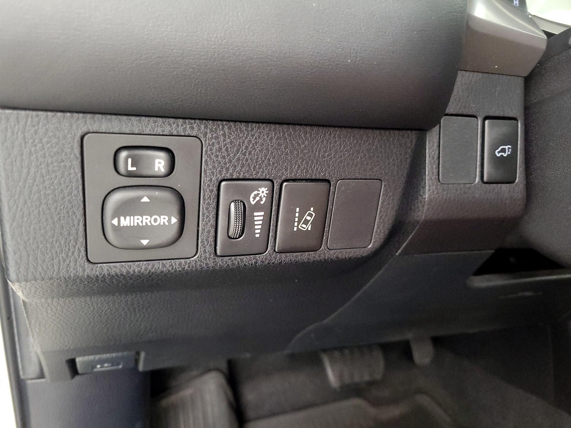 Thumbnail: 2017 Toyota RAV4 - 13