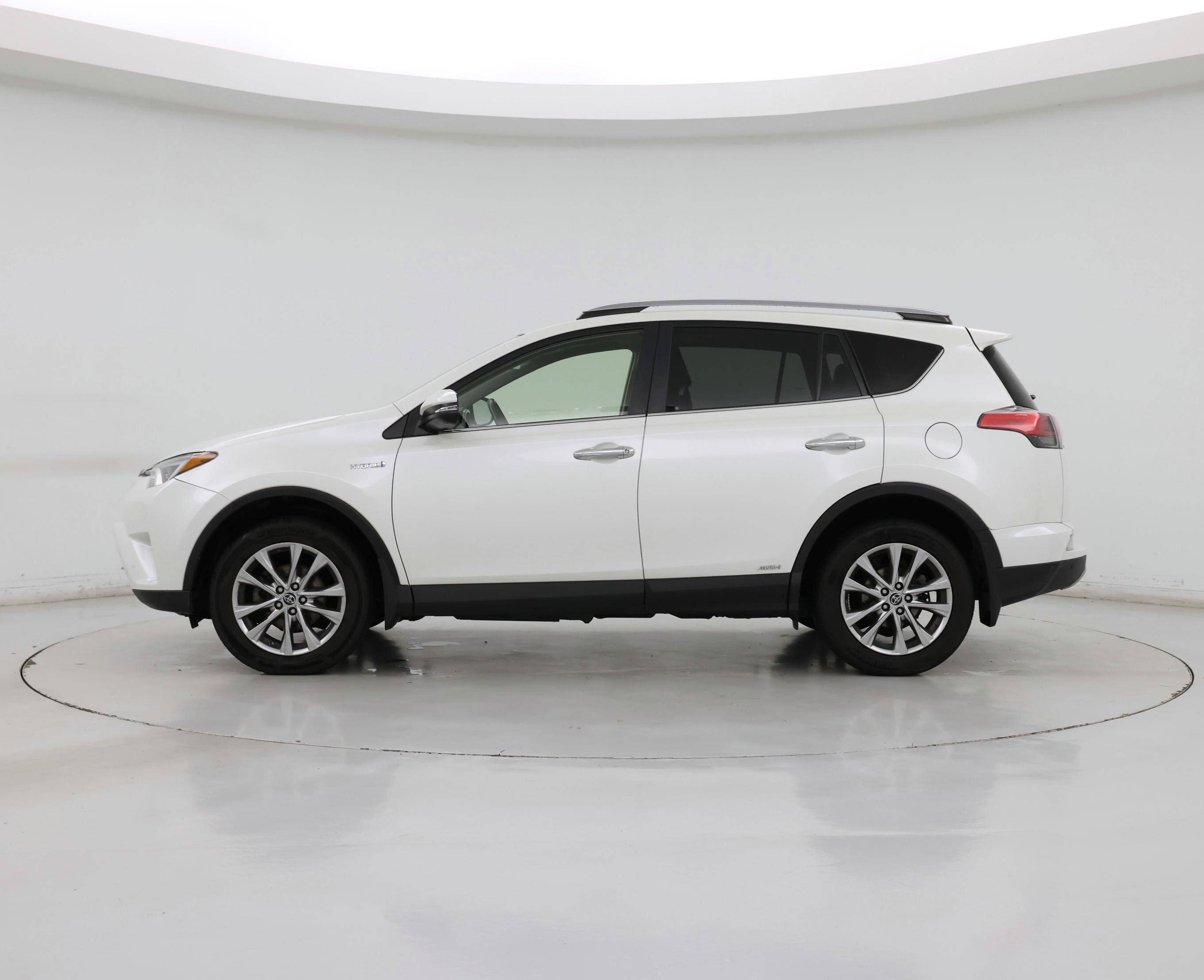 Thumbnail: 2017 Toyota RAV4 - 3