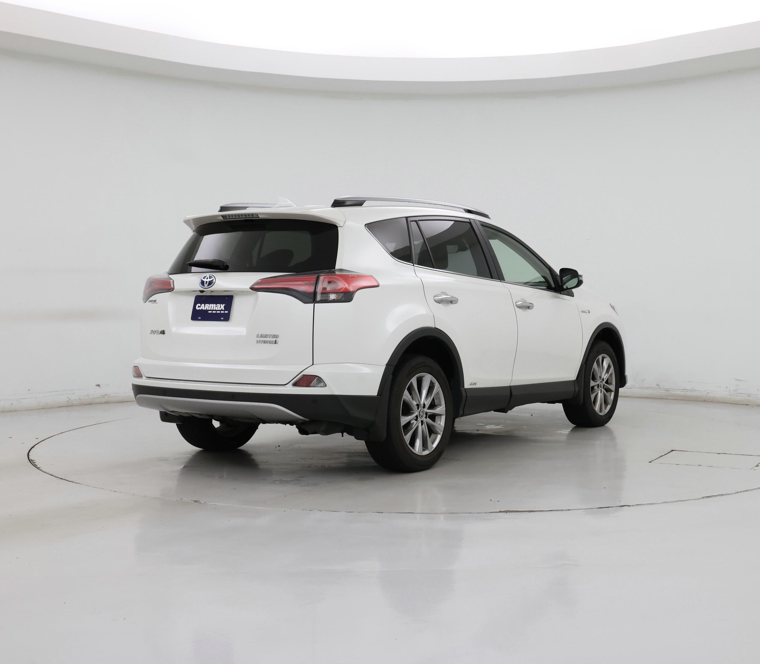 Thumbnail: 2017 Toyota RAV4 - 8