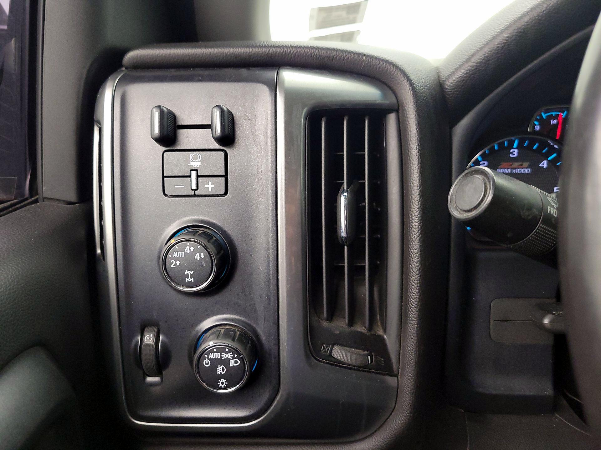 Thumbnail: 2016 Chevrolet Silverado 1500 - 13