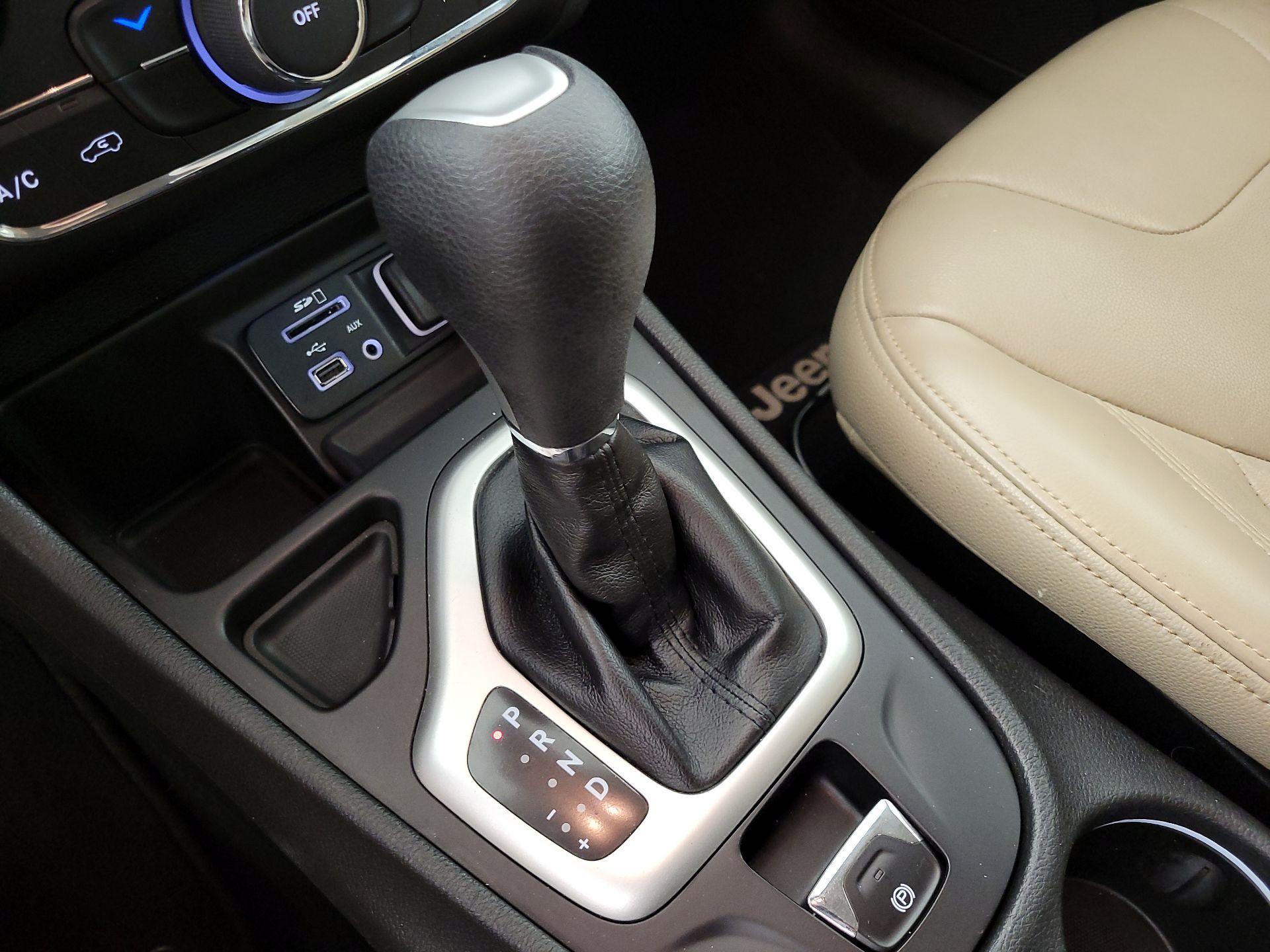 Thumbnail: 2015 Jeep Cherokee - 17