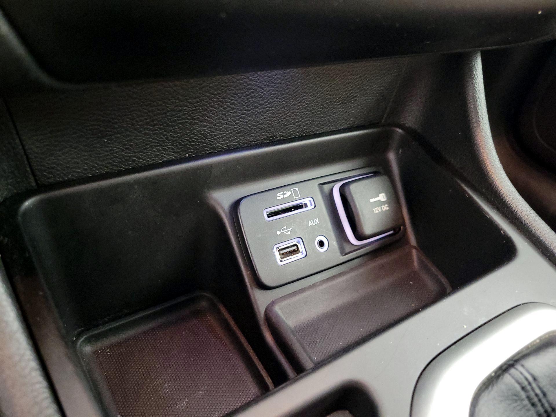 Thumbnail: 2015 Jeep Cherokee - 18